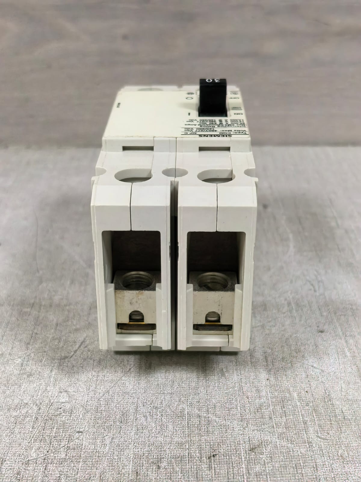 Siemens CQD CQD230 SIEMENS CQD CQD230 MOLDED CASE CIRCUIT BREAKER 480Y/277VAC 30A 7