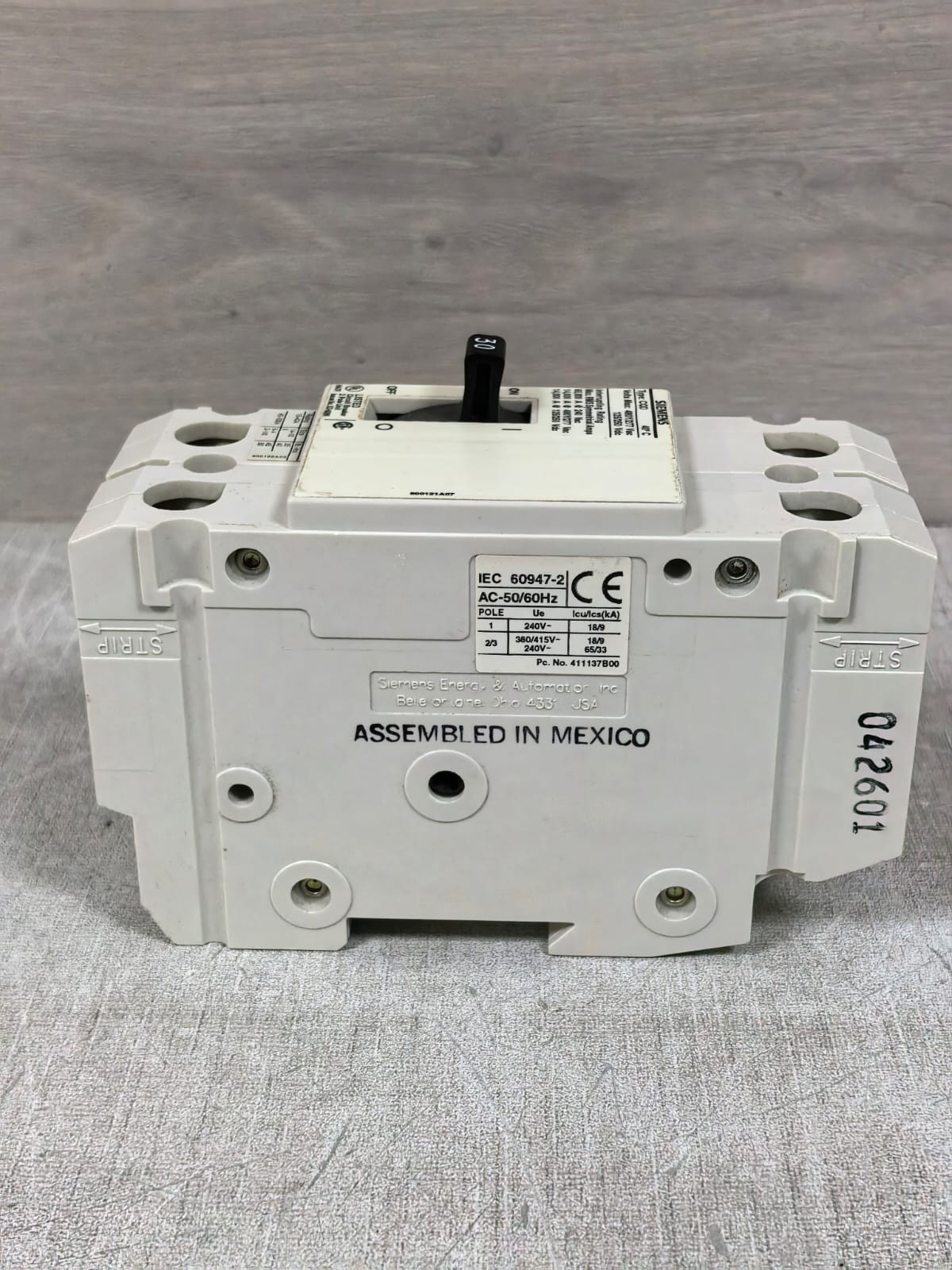 Siemens CQD CQD230 SIEMENS CQD CQD230 MOLDED CASE CIRCUIT BREAKER 480Y/277VAC 30A 10