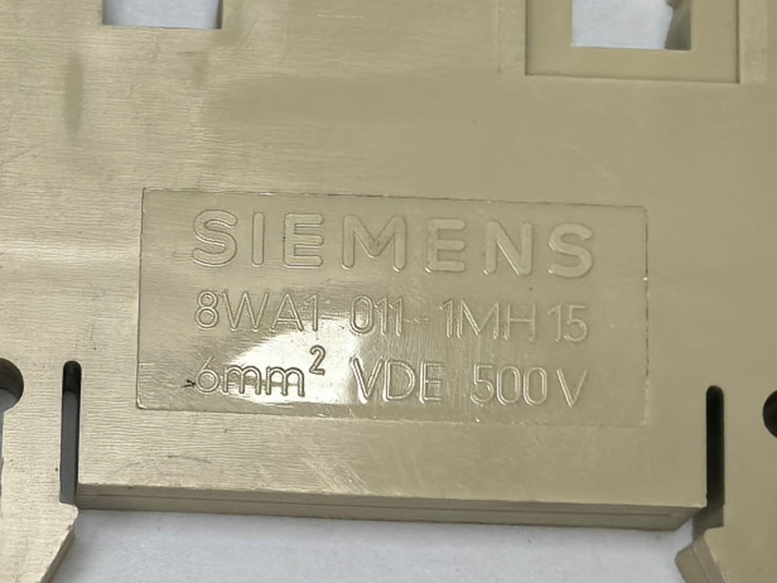 Siemens 8WA1 011-1MH15 SIEMENS 8WA1 011-1MH15 TERMINAL BLOCK 6MM VDE 500V 3