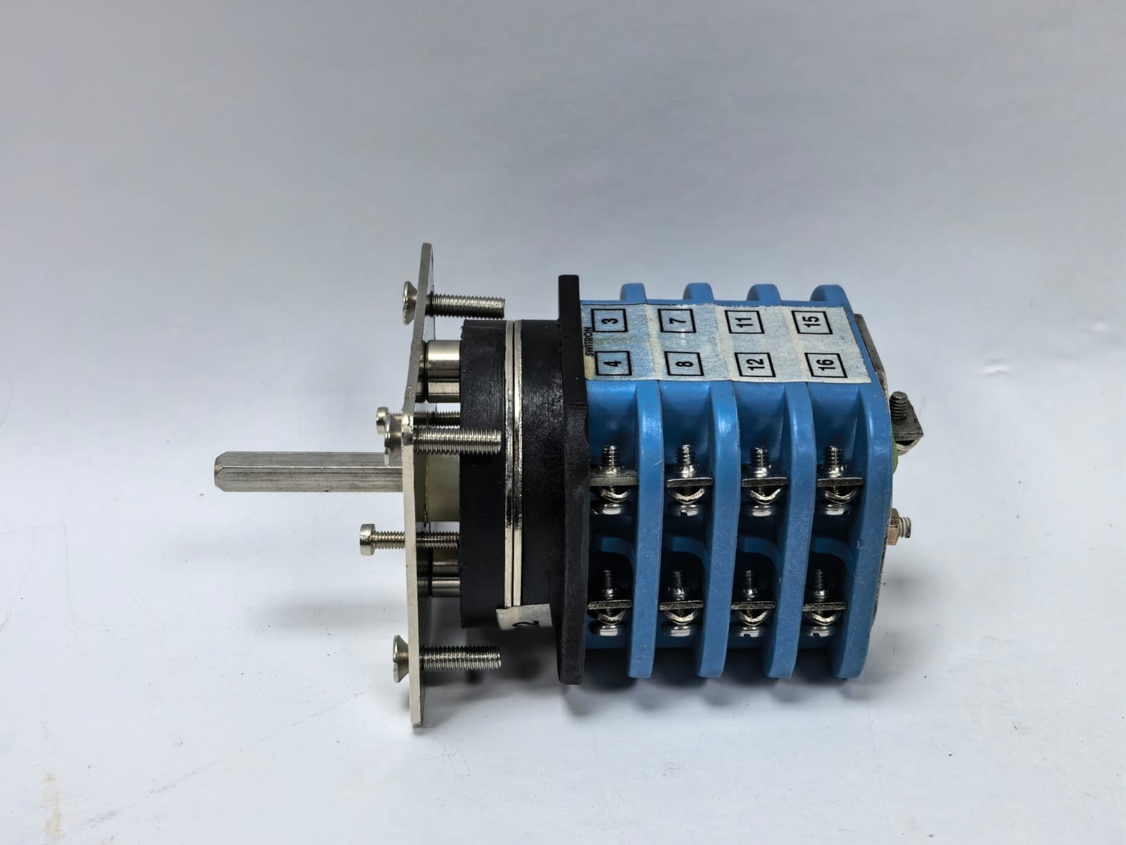 SWITRON SPC32P489R SWITRON SPC32P489R LOCAL REMOTE SWITCH 32A/440VAC 7