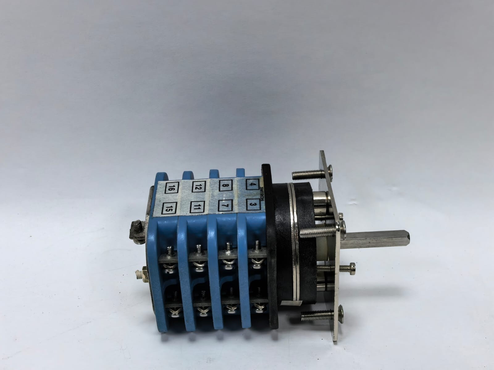 SWITRON SPC32P489R SWITRON SPC32P489R LOCAL REMOTE SWITCH 32A/440VAC 8