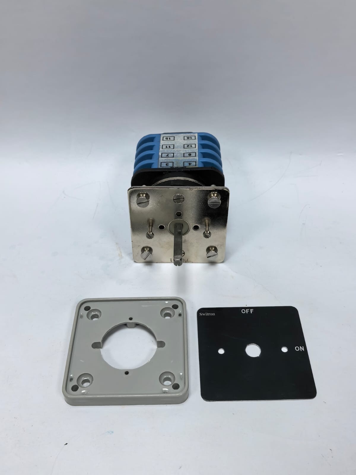 SWITRON SPC32P489R LOCAL REMOTE SWITCH 32A/440VAC