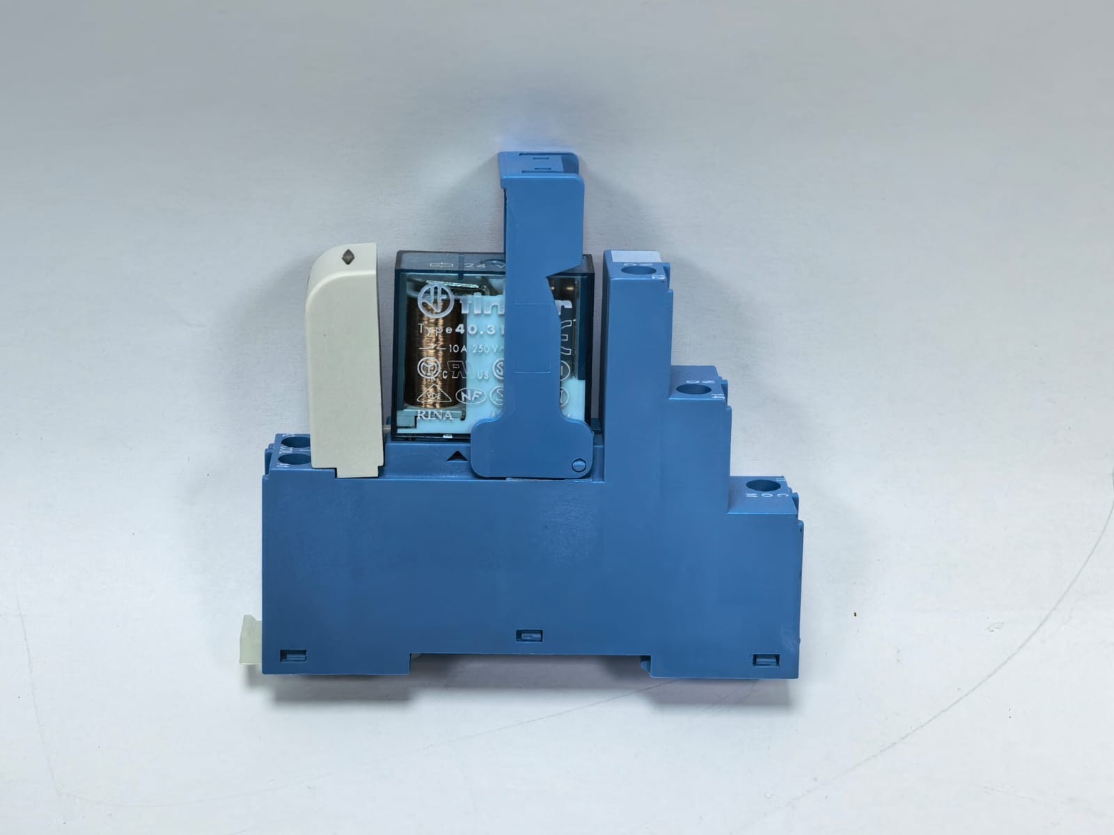 Finder 95.03 FINDER 95.03 RELAY SOCKET 6