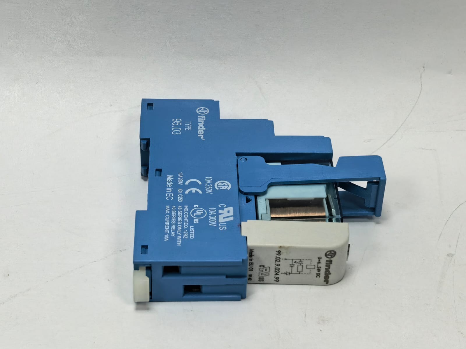 Finder 95.03 FINDER 95.03 RELAY SOCKET 7