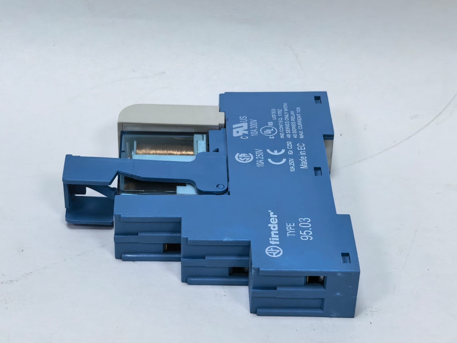 Finder 95.03 FINDER 95.03 RELAY SOCKET 8