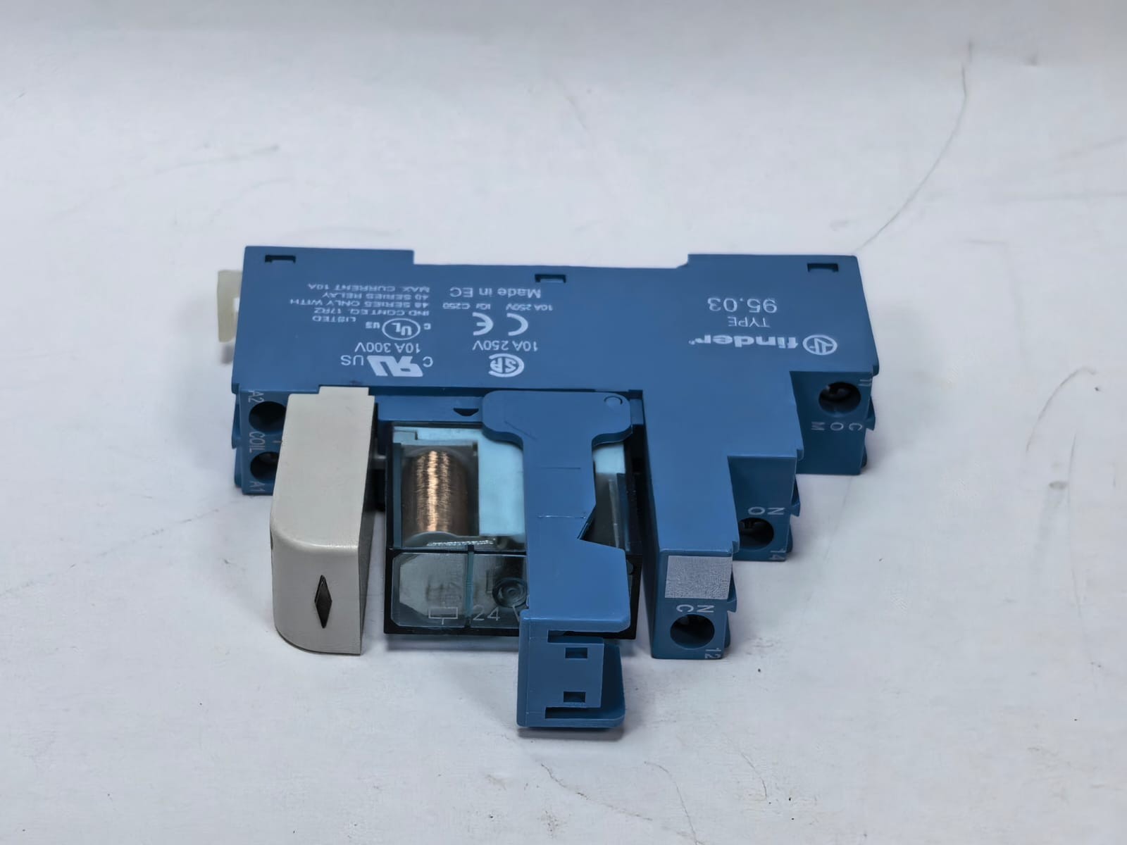 Finder 95.03 FINDER 95.03 RELAY SOCKET 9