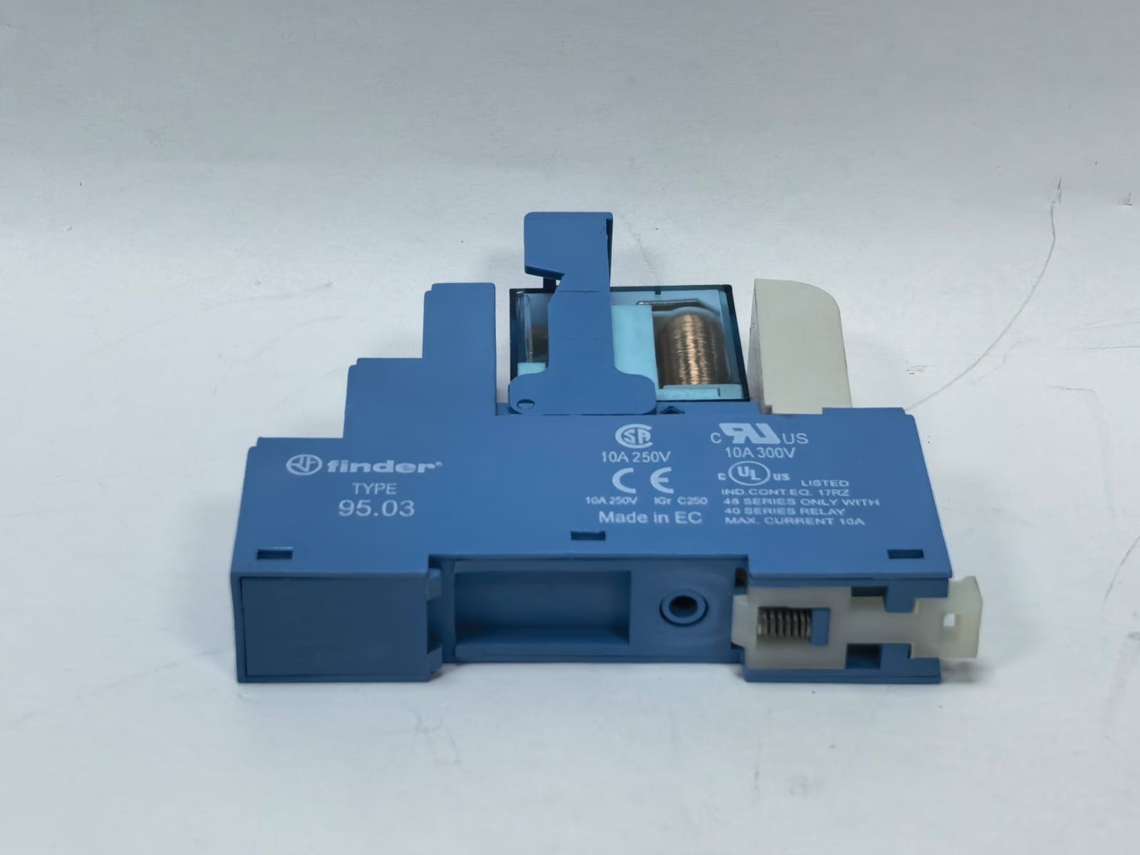 Finder 95.03 FINDER 95.03 RELAY SOCKET 10