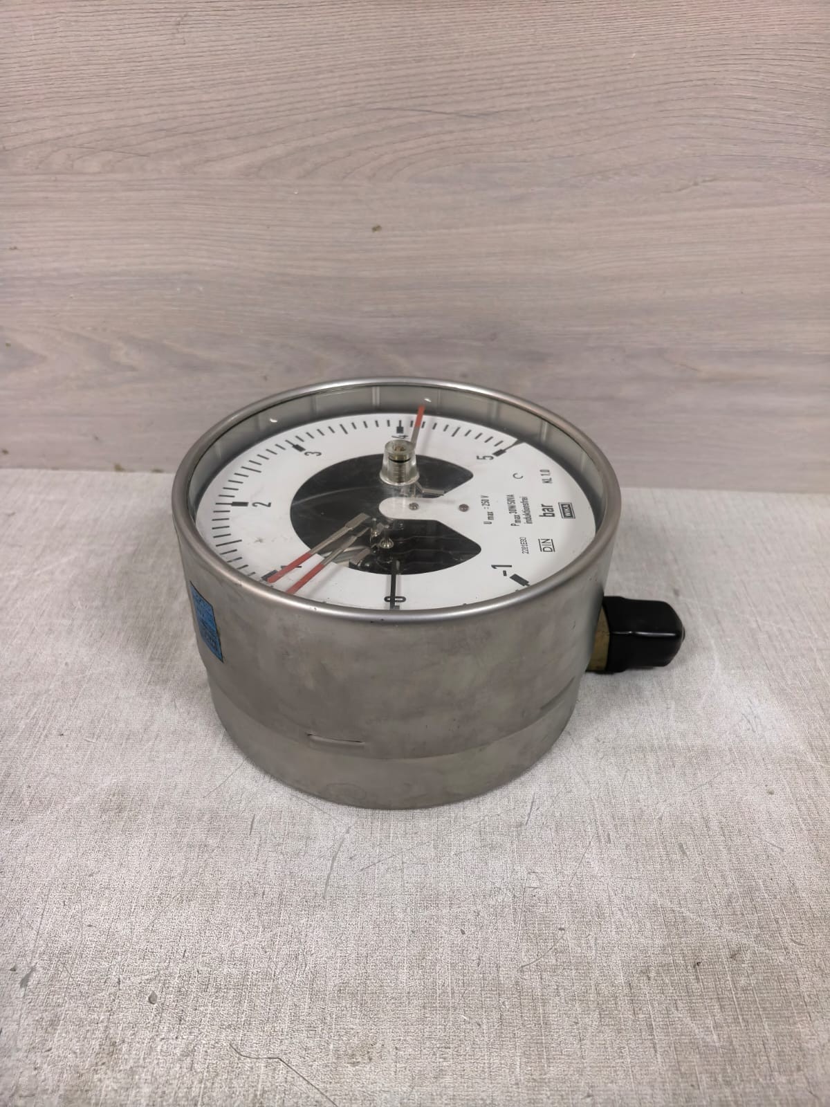 WIKA 212.20.160 WIKA 212.20.160 PRESSURE GAUGE WITH ALARM CONTACTS 821.112 4
