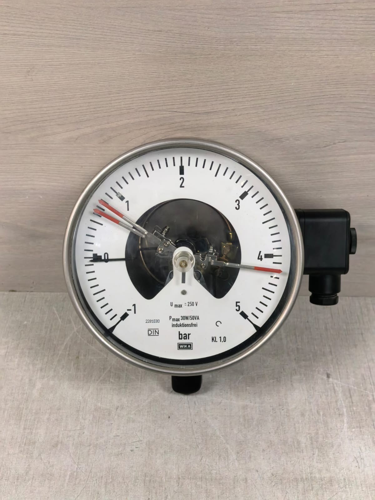 WIKA 212.20.160 PRESSURE GAUGE WITH ALARM CONTACTS 821.112