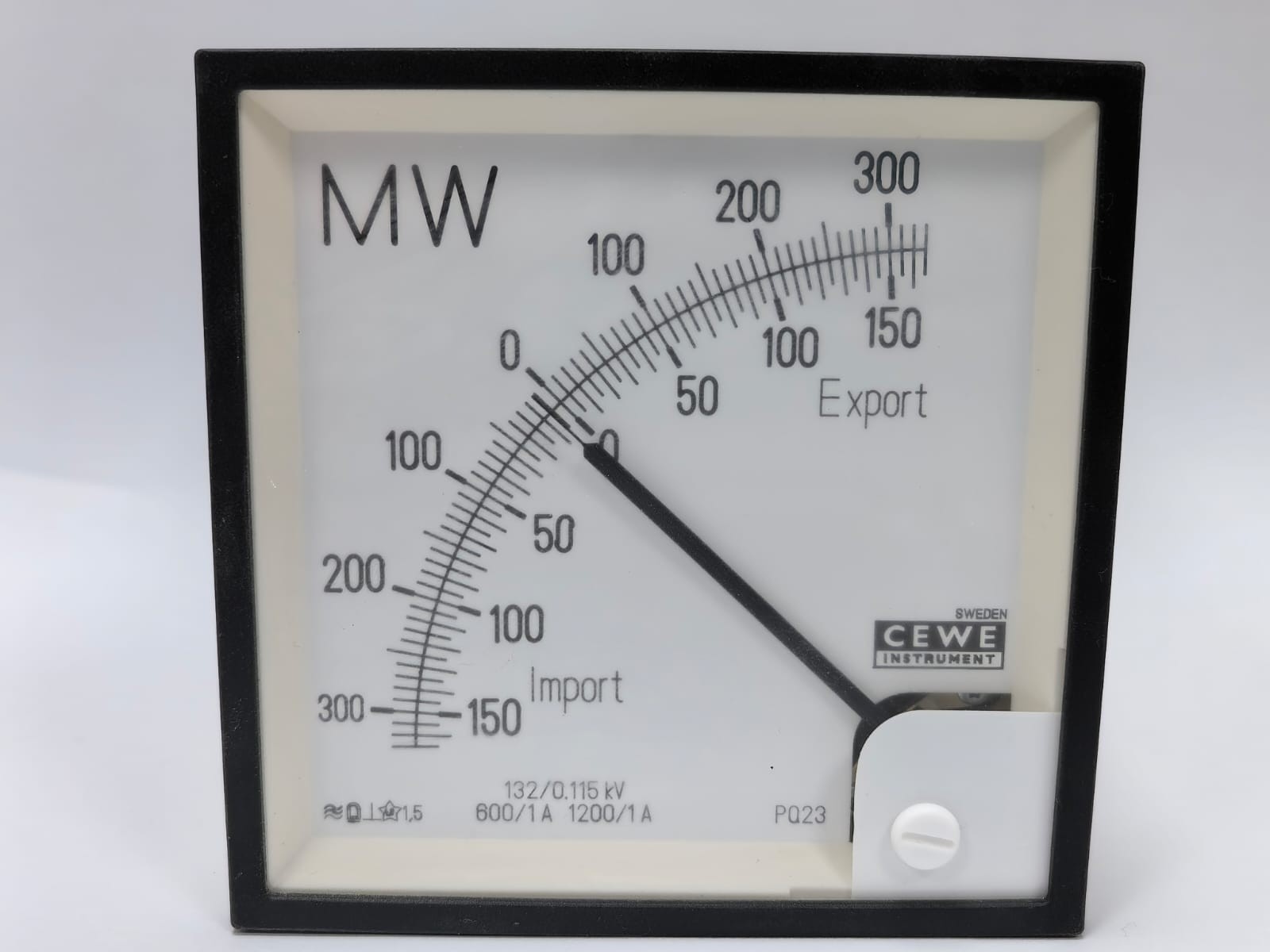 CEWE PQ23 CEWE INSTRUMENTS PQ23 ANALOG PANEL METER 9515 165-0-165MW/330-0-330MW 3