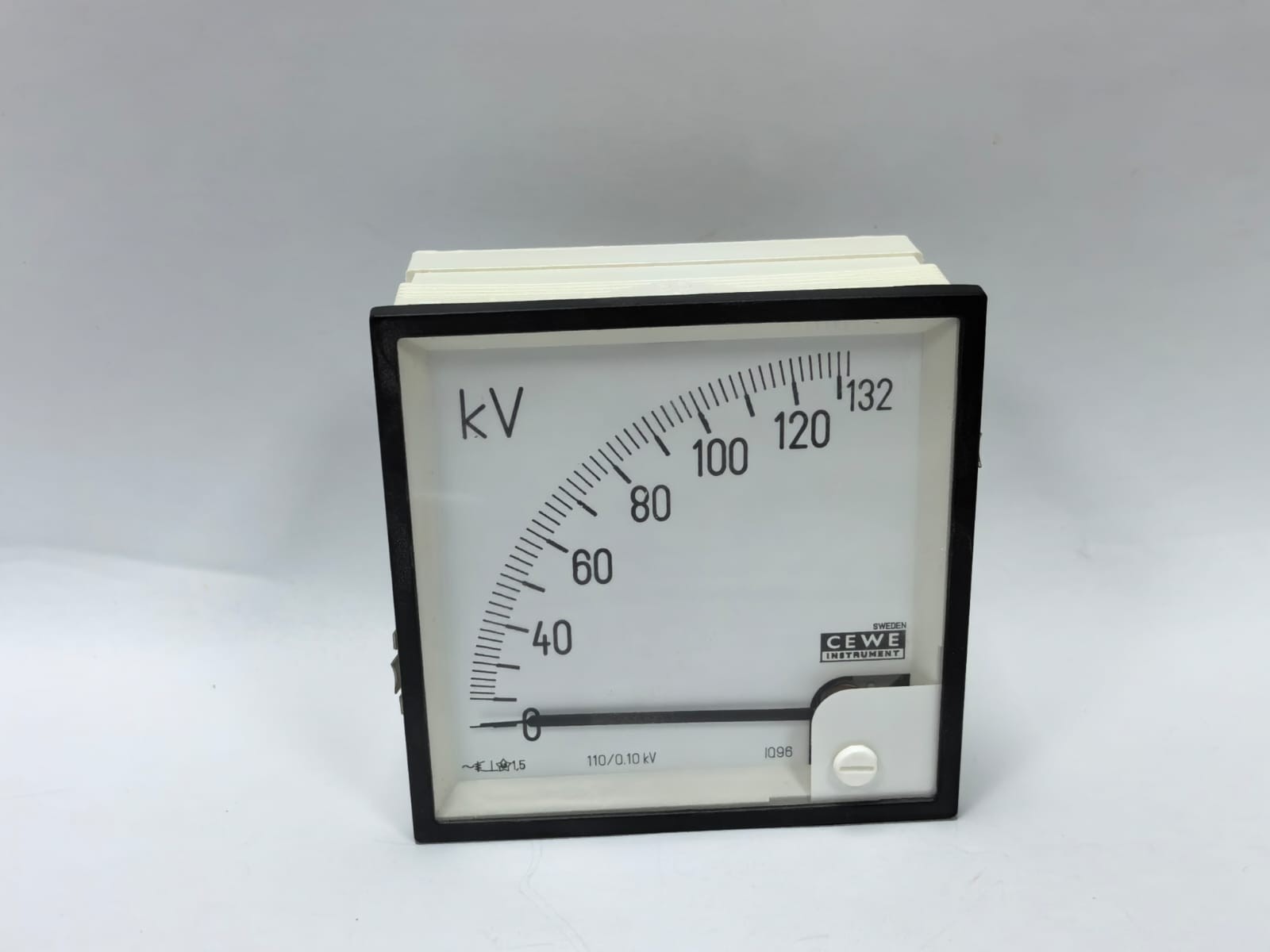 CEWE IQ96 CEWE INSTRUMENTS IQ96 PANEL METER 0-132KV 2