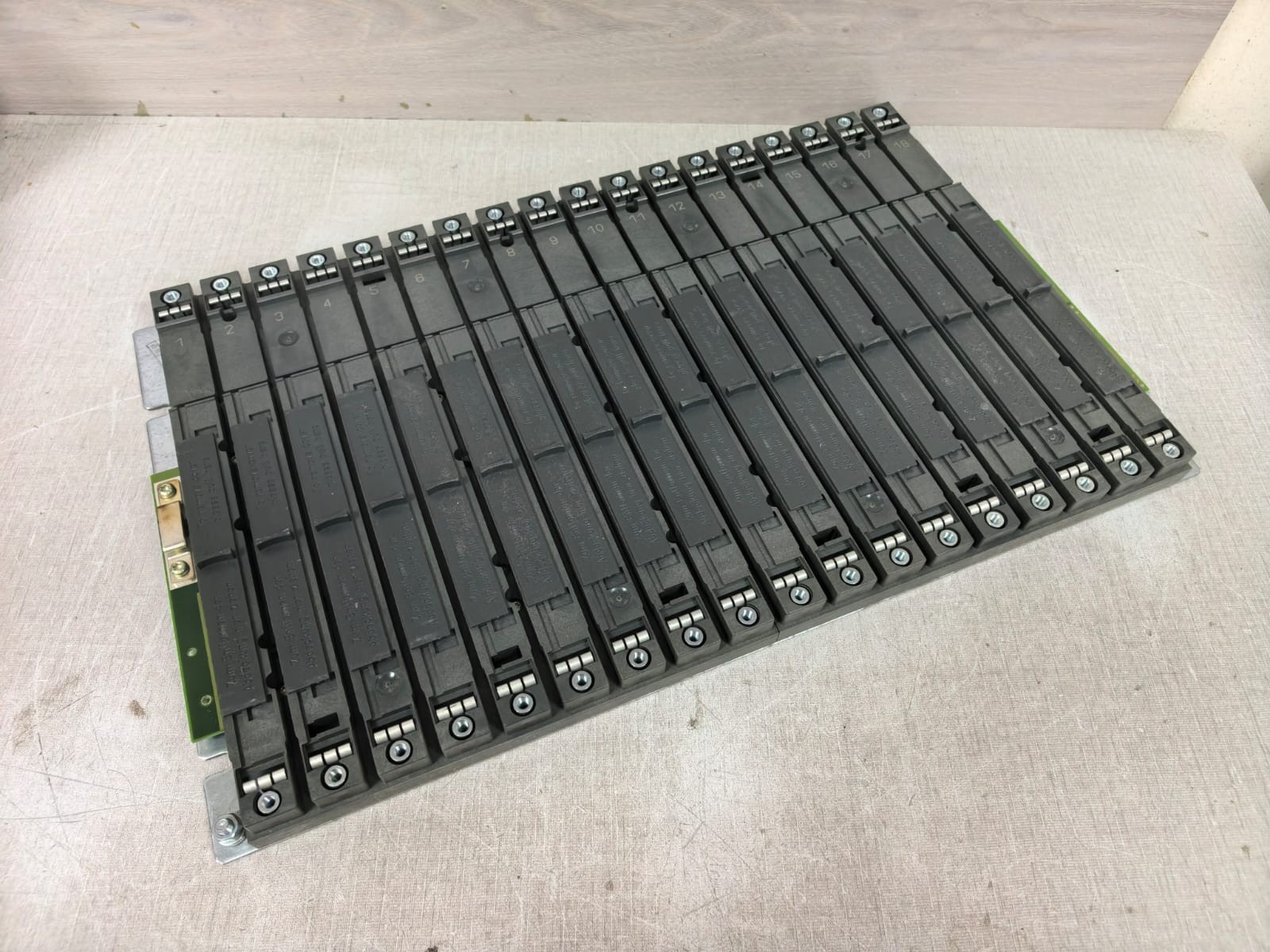 Siemens 6ES7400-1TA01-0AA0 SIEMENS SIMATIC S7 6ES7400-1TA01-0AA0 PROGRAMMABLE LOGIC CONTROLLLER 2