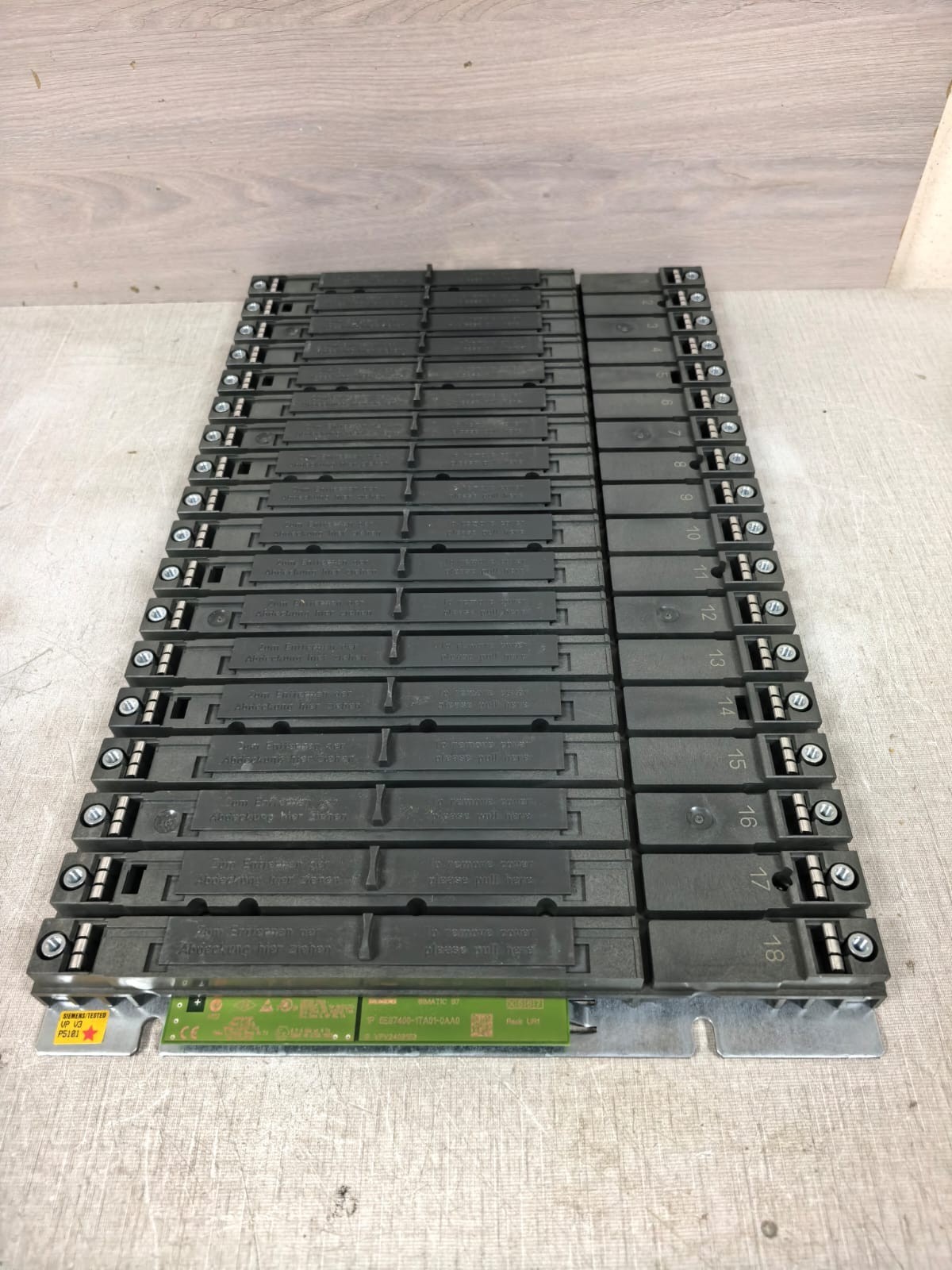 Siemens 6ES7400-1TA01-0AA0 SIEMENS SIMATIC S7 6ES7400-1TA01-0AA0 PROGRAMMABLE LOGIC CONTROLLLER 8