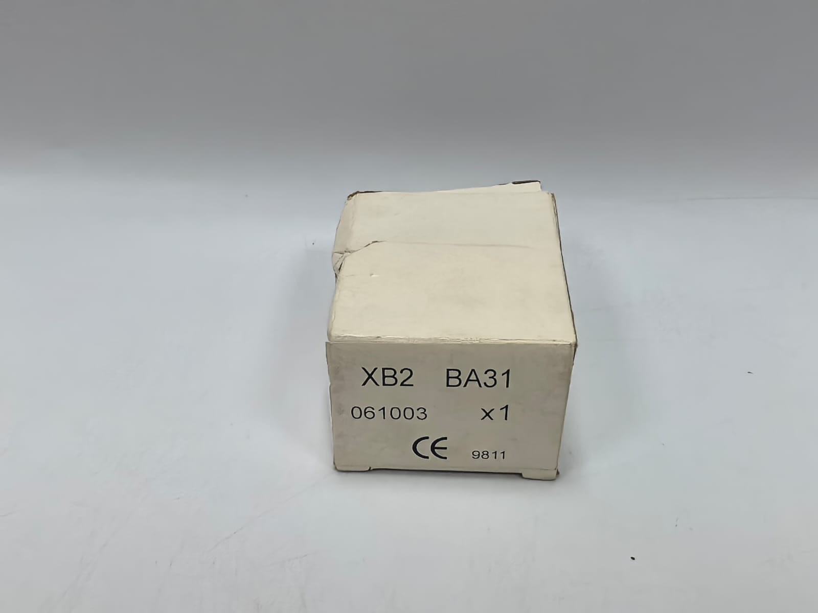 XB2 BA31 XB2 BA31 GREEN PUSHBUTTON 2