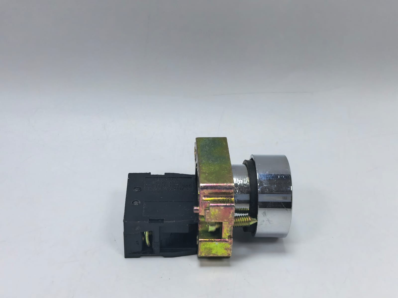 XB2 BA31 XB2 BA31 GREEN PUSHBUTTON 4