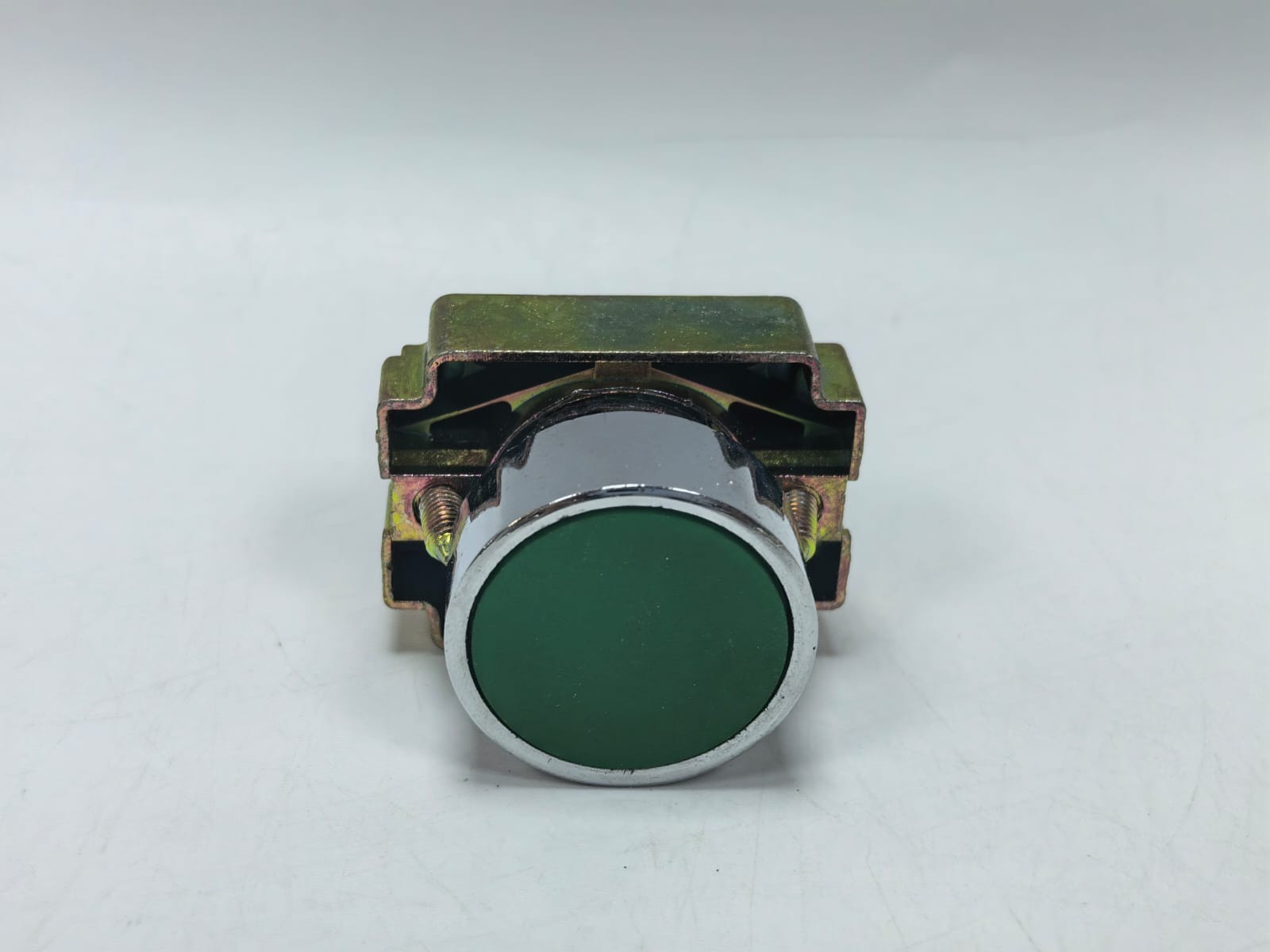 XB2 BA31 XB2 BA31 GREEN PUSHBUTTON 7