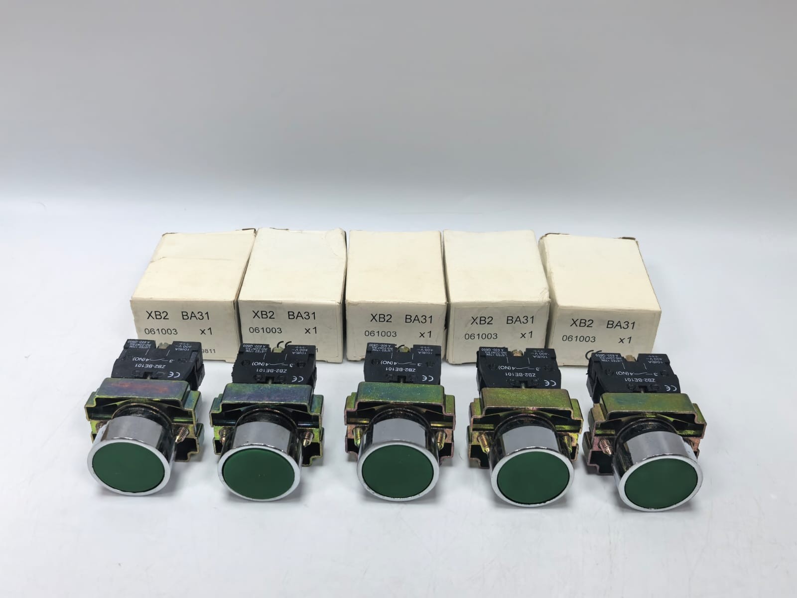 XB2 BA31 GREEN PUSHBUTTON