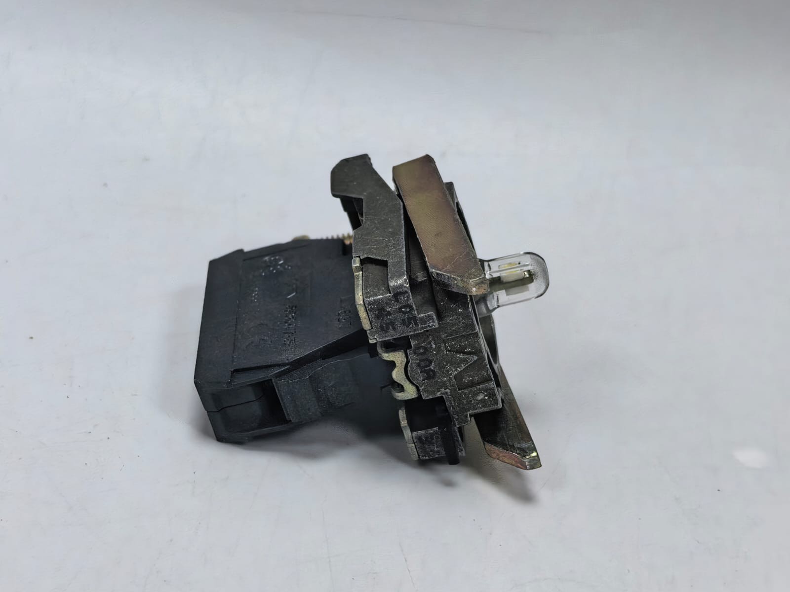 Schneider Electric ZB4 BVBG1 TELEMECANIQUE ZB4 BVBG1 SERIES LIGHT BLOCK 6