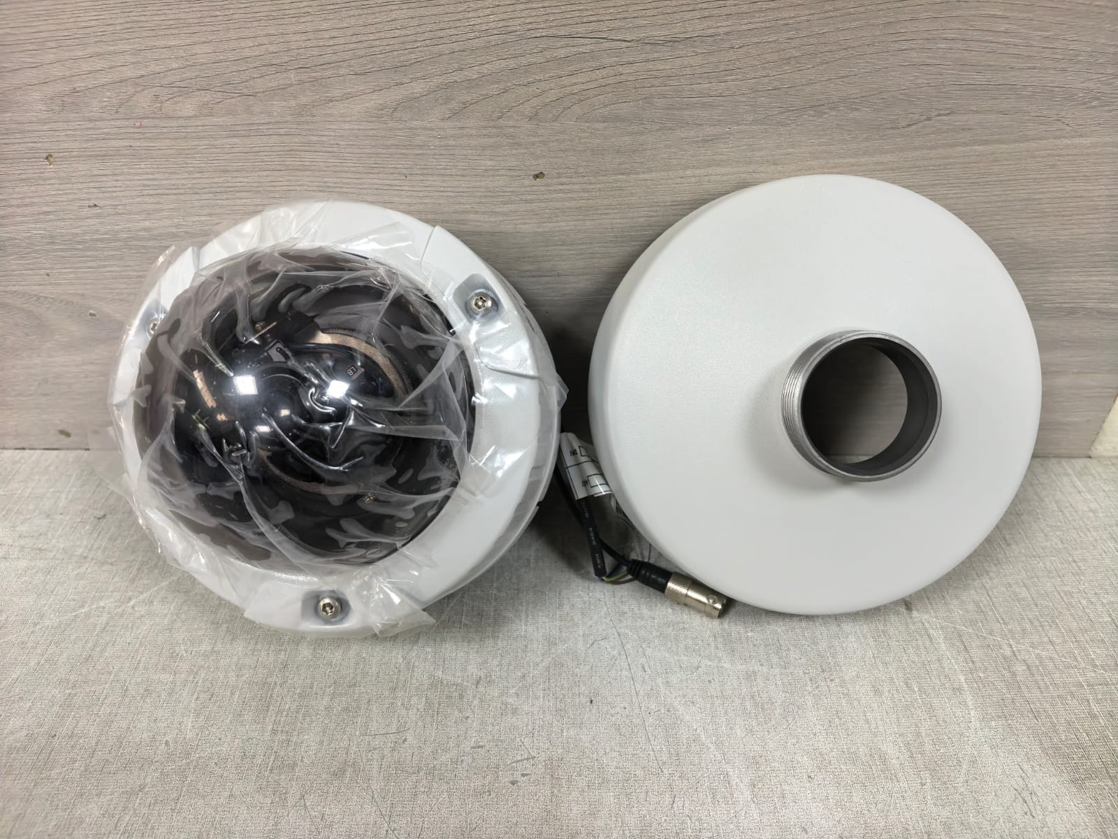 Schneider Electric IS50-DNV10SX WITH IS50-P PELCO BY SCHNEIDER ELECTRIC IS50-DNV10SX WITH IS50-P COLOR CCTV CAMERA 24V 2