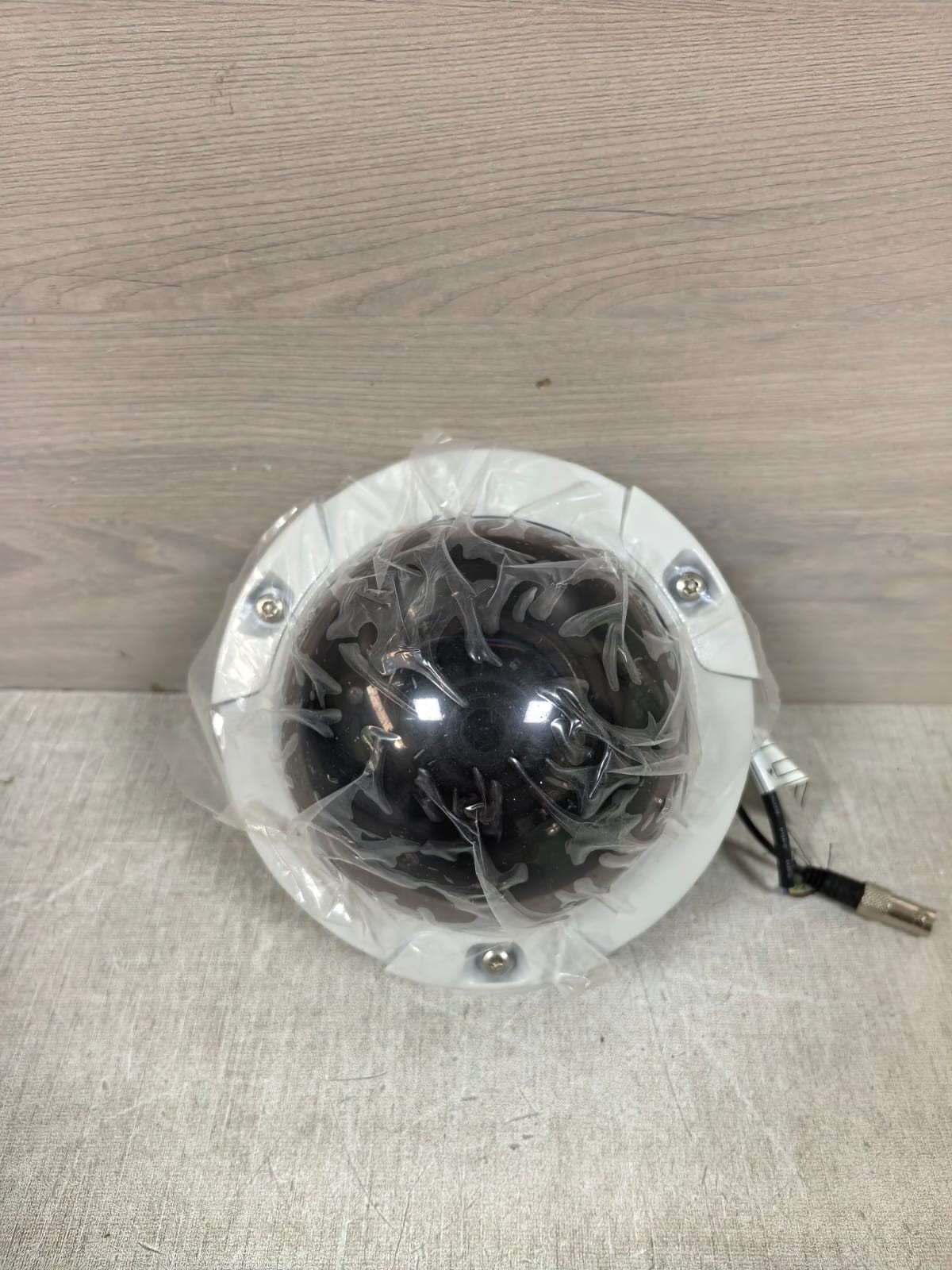 Schneider Electric IS50-DNV10SX WITH IS50-P PELCO BY SCHNEIDER ELECTRIC IS50-DNV10SX WITH IS50-P COLOR CCTV CAMERA 24V 3