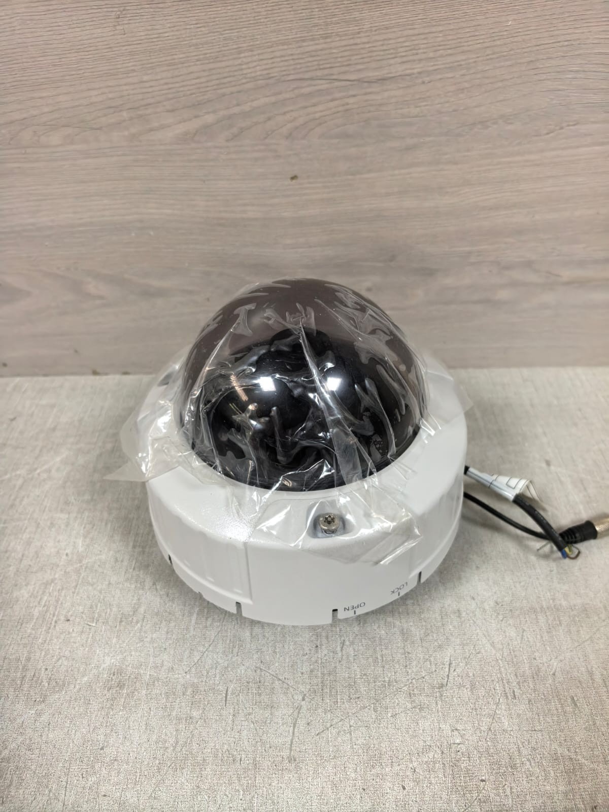 Schneider Electric IS50-DNV10SX WITH IS50-P PELCO BY SCHNEIDER ELECTRIC IS50-DNV10SX WITH IS50-P COLOR CCTV CAMERA 24V 5