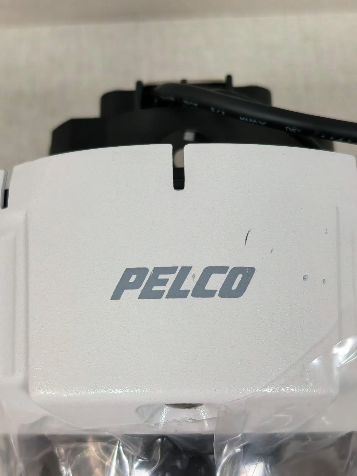Schneider Electric IS50-DNV10SX WITH IS50-P PELCO BY SCHNEIDER ELECTRIC IS50-DNV10SX WITH IS50-P COLOR CCTV CAMERA 24V 9