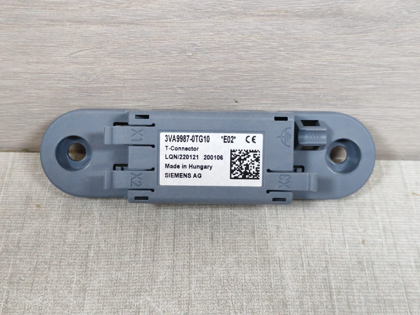 Siemens 3VA9987-0TG10 SIEMENS 3VA9987-0TG10 T-CONNECTOR 3