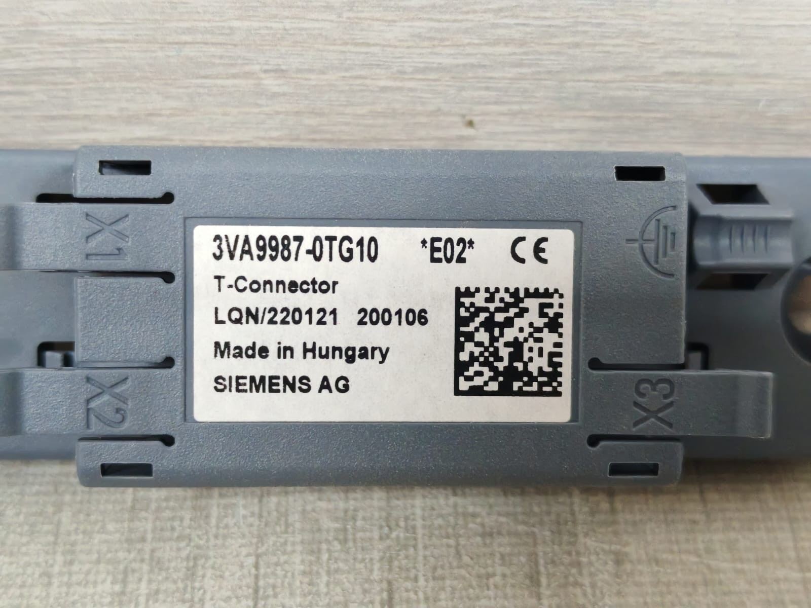 Siemens 3VA9987-0TG10 SIEMENS 3VA9987-0TG10 T-CONNECTOR 4