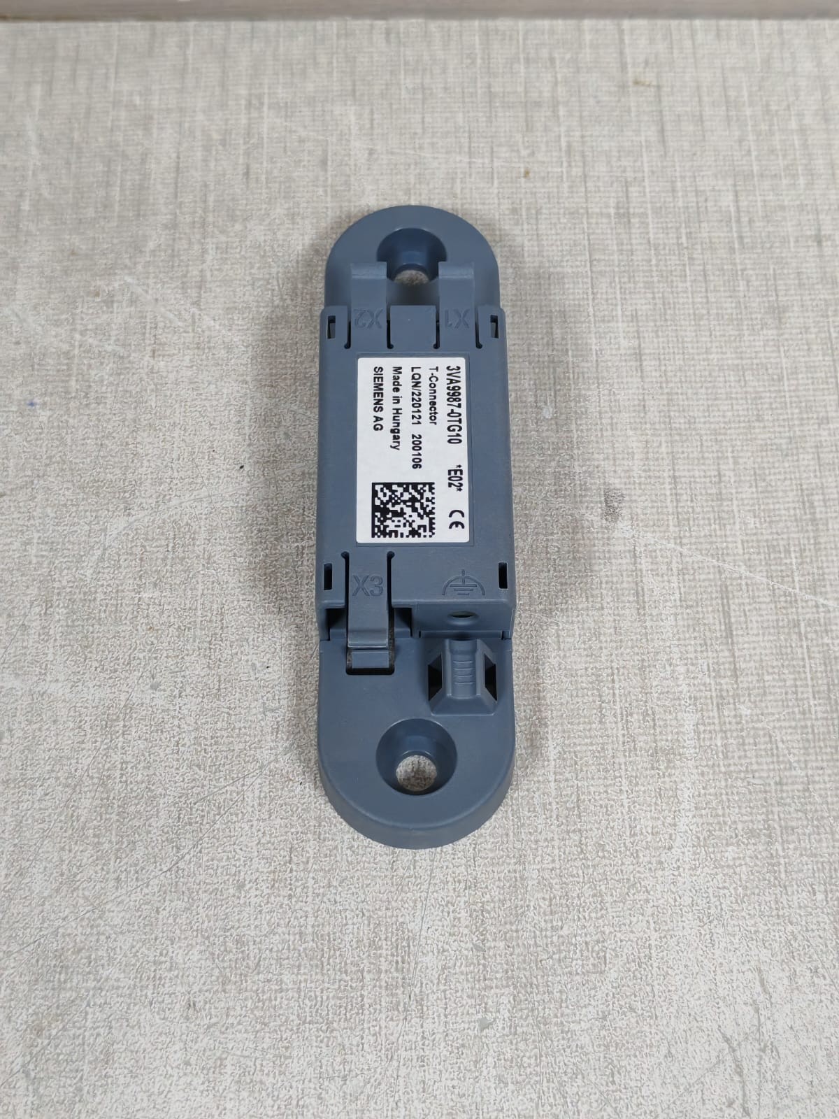 Siemens 3VA9987-0TG10 SIEMENS 3VA9987-0TG10 T-CONNECTOR 8