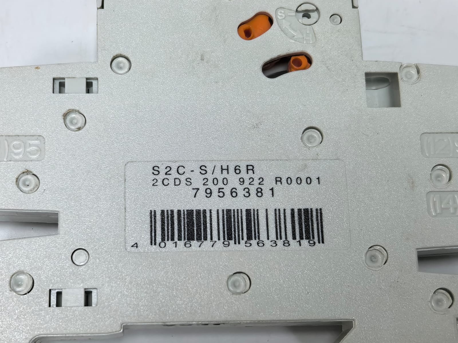 ABB S 2C-S/H 6R ABB S 2C-S/H 6R AUXILIARY AND SIGNAL CONTACT MODULE 2CDS 200 922 R0001 4
