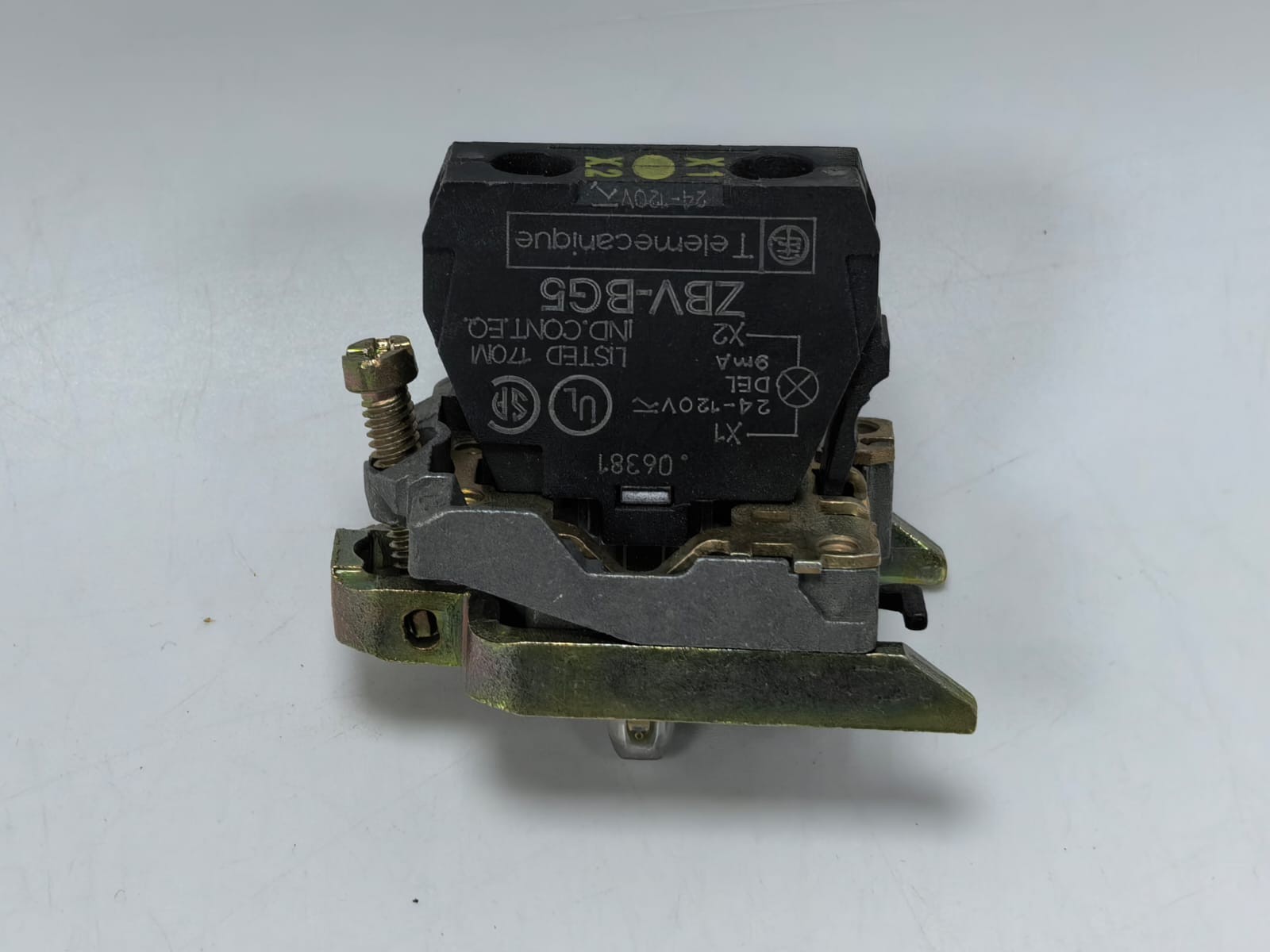 Schneider Electric ZB4 BVBG5 TELEMECANIQUE ZB4 BVBG5 LIGHT BLOCK BODY FIXING COLLAR 4