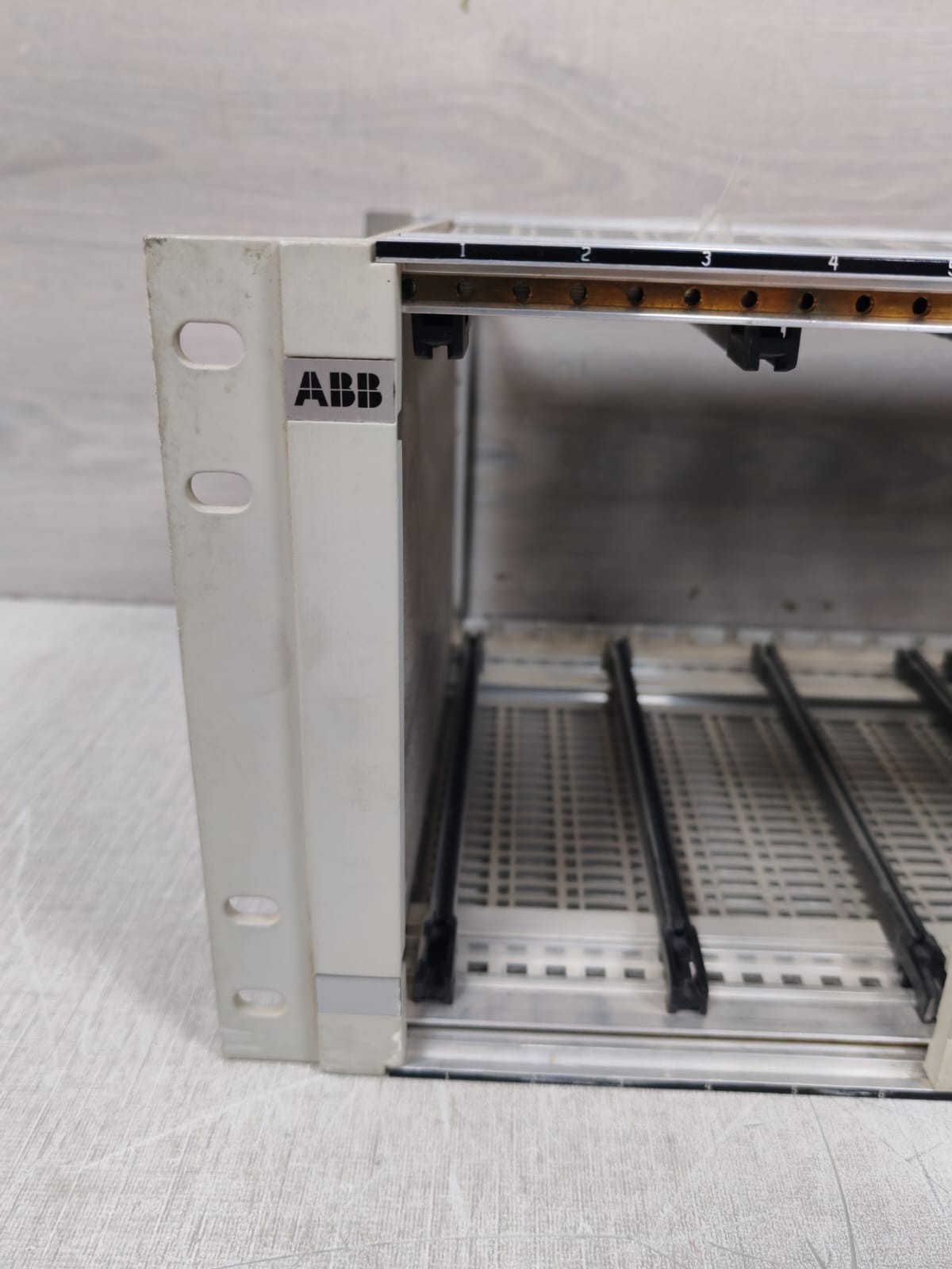 ABB J7A11 R7AH ABB J7A11 R7AH 4- WAY BRIDGING AMPLIFER- RACK ONLY 2