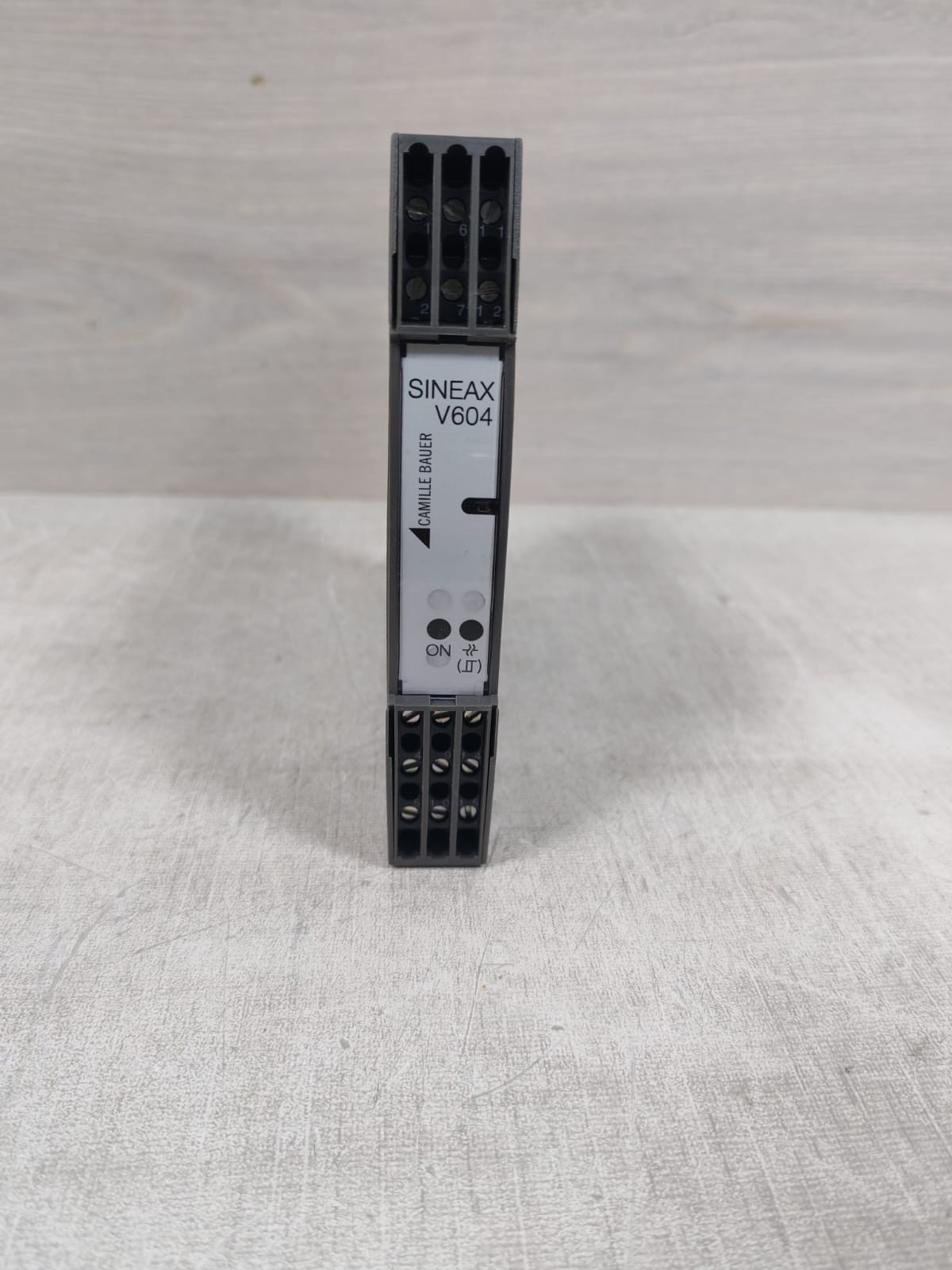 Camille Bauer SINEAX V604 CAMILLE BAUER SINEAX V604 604-1121201000000 PROGRAMMABLE UNIVERSAL TRANSMITTER 2