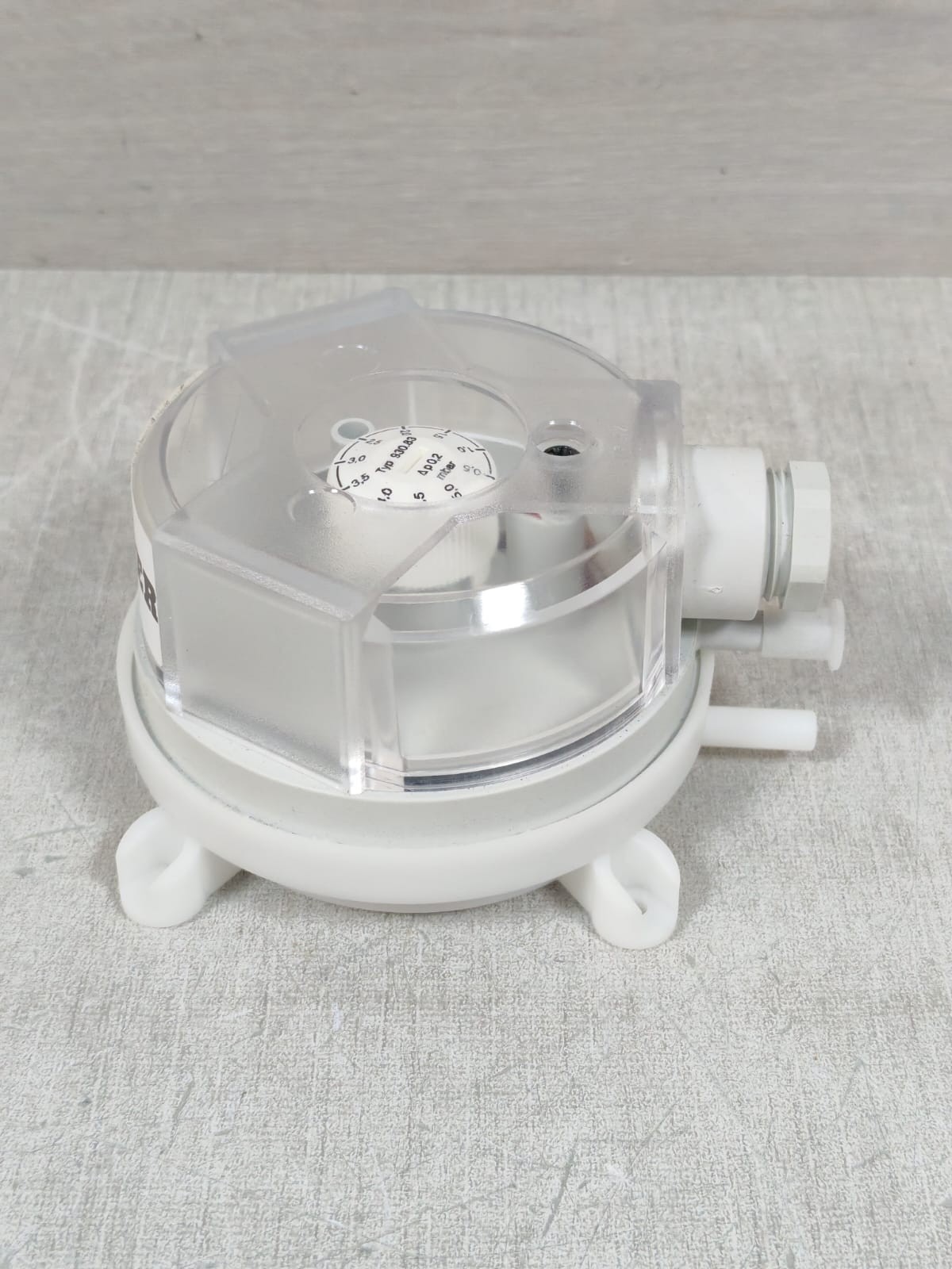 Sauter 930.83/6555 SAUTER 930.83/6555 DIFFERENTIAL PRESSURE SWITCH 0-5-50 MBAR 4