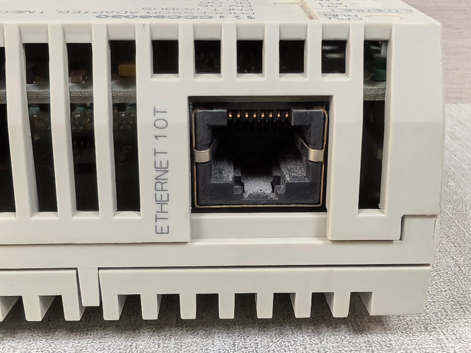 Schneider Electric 171CCC96030 SCHENIDER ELECTRIC 171CCC96030 PROCESSOR ADAPTER WITH 170ADI35000 I/O BASE 10
