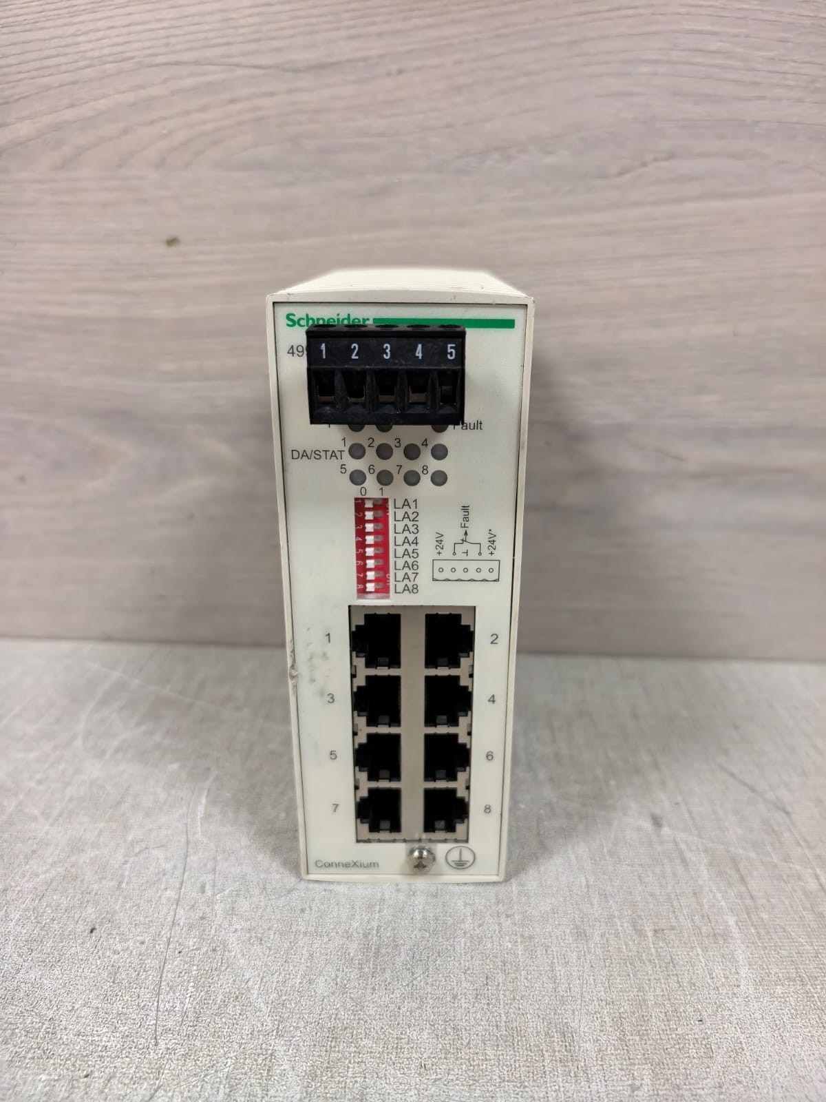 Schneider Electric 499NES18100 SCHNEIDER ELECTRIC 499NES18100 CONNEXIUM SWITCH 8TX 10/100 24VDC 3
