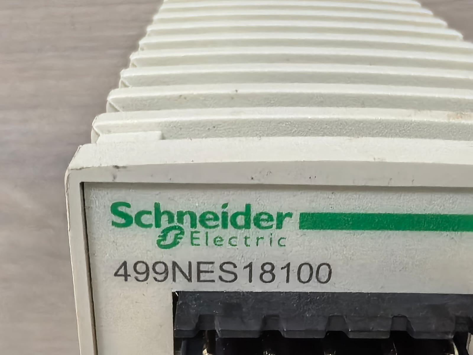 Schneider Electric 499NES18100 SCHNEIDER ELECTRIC 499NES18100 CONNEXIUM SWITCH 8TX 10/100 24VDC 4