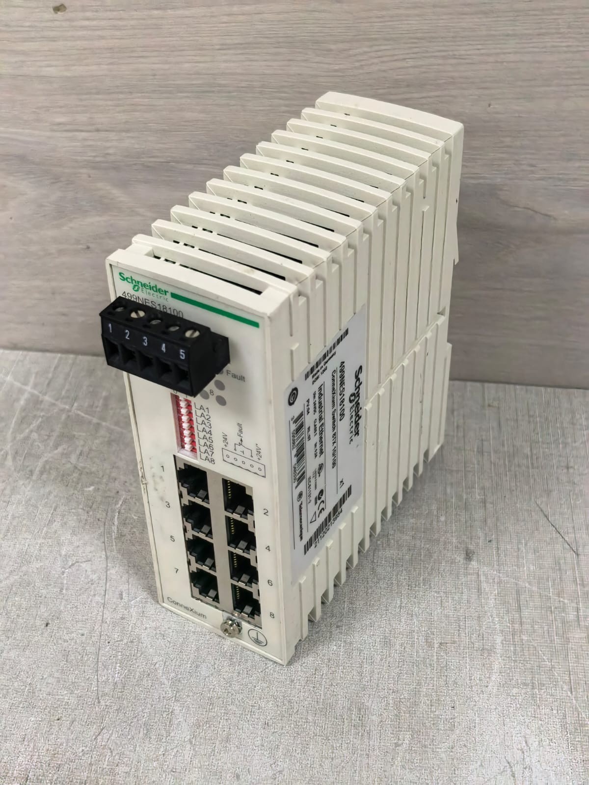 Schneider Electric 499NES18100 SCHNEIDER ELECTRIC 499NES18100 CONNEXIUM SWITCH 8TX 10/100 24VDC 5