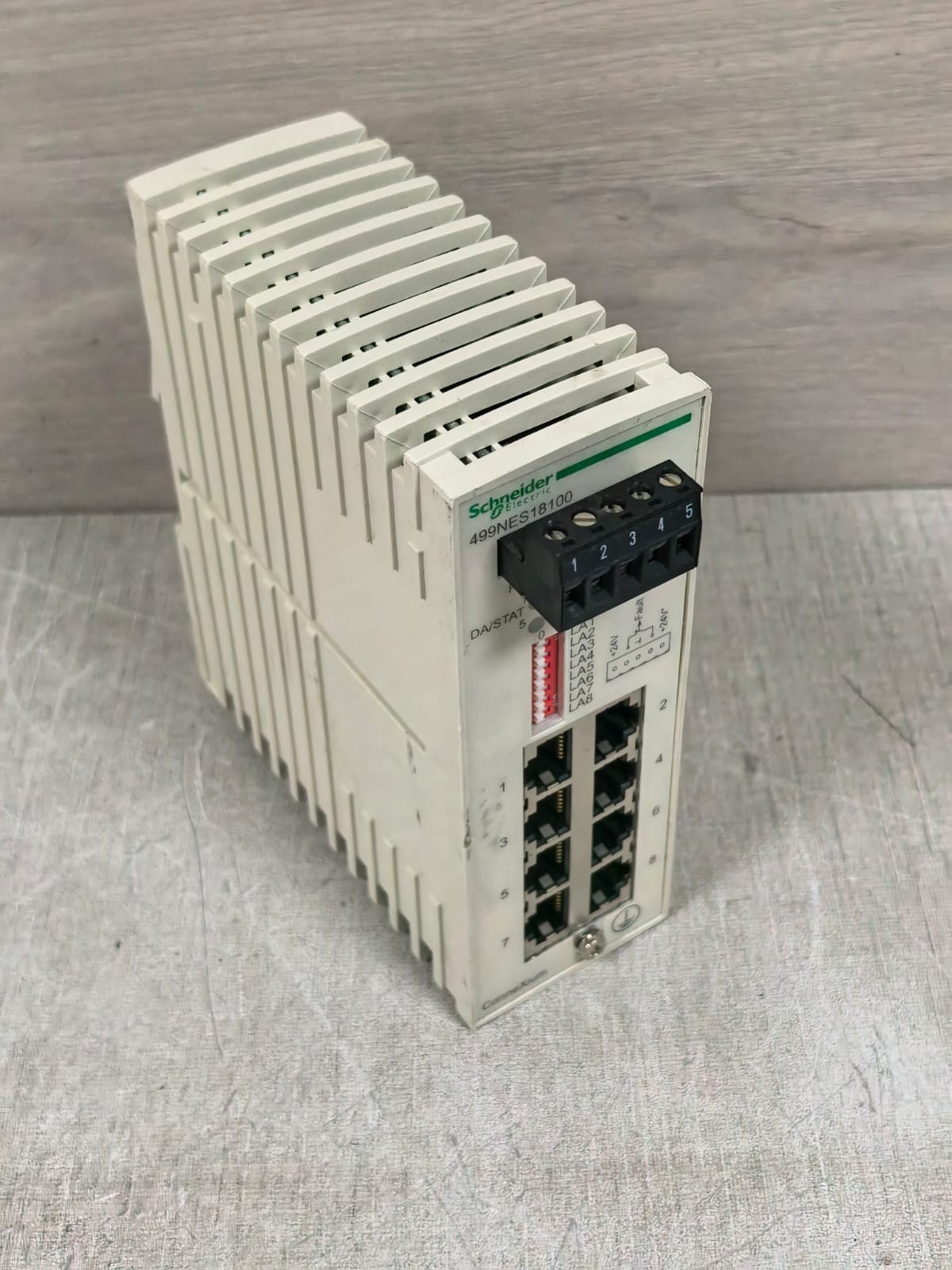 Schneider Electric 499NES18100 SCHNEIDER ELECTRIC 499NES18100 CONNEXIUM SWITCH 8TX 10/100 24VDC 6
