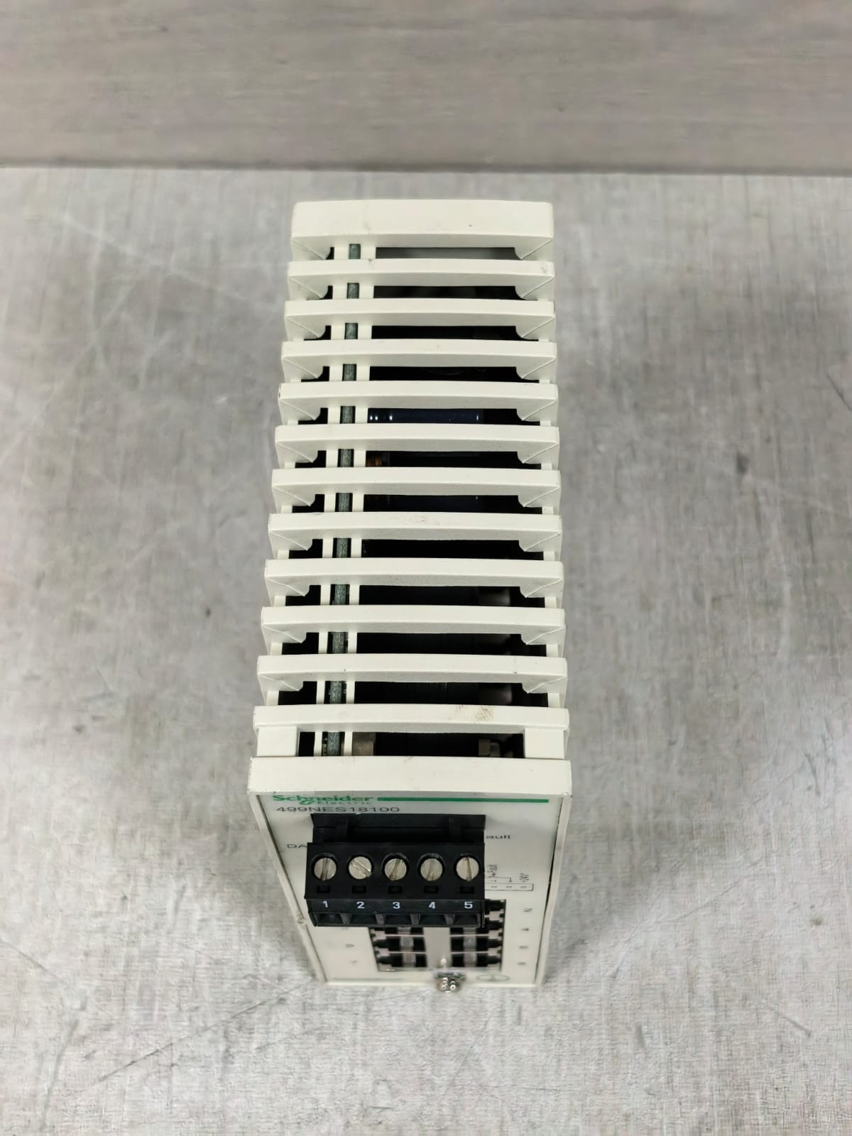 Schneider Electric 499NES18100 SCHNEIDER ELECTRIC 499NES18100 CONNEXIUM SWITCH 8TX 10/100 24VDC 8
