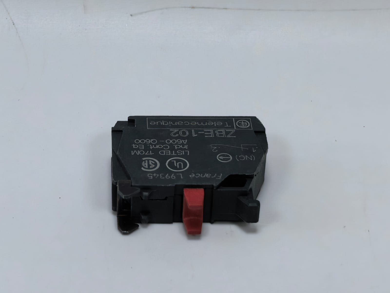 Schneider Electric ZBE-102 PCS TELEMECANIQUE ZBE-102 SINGLE CONTACT BLOCK 4
