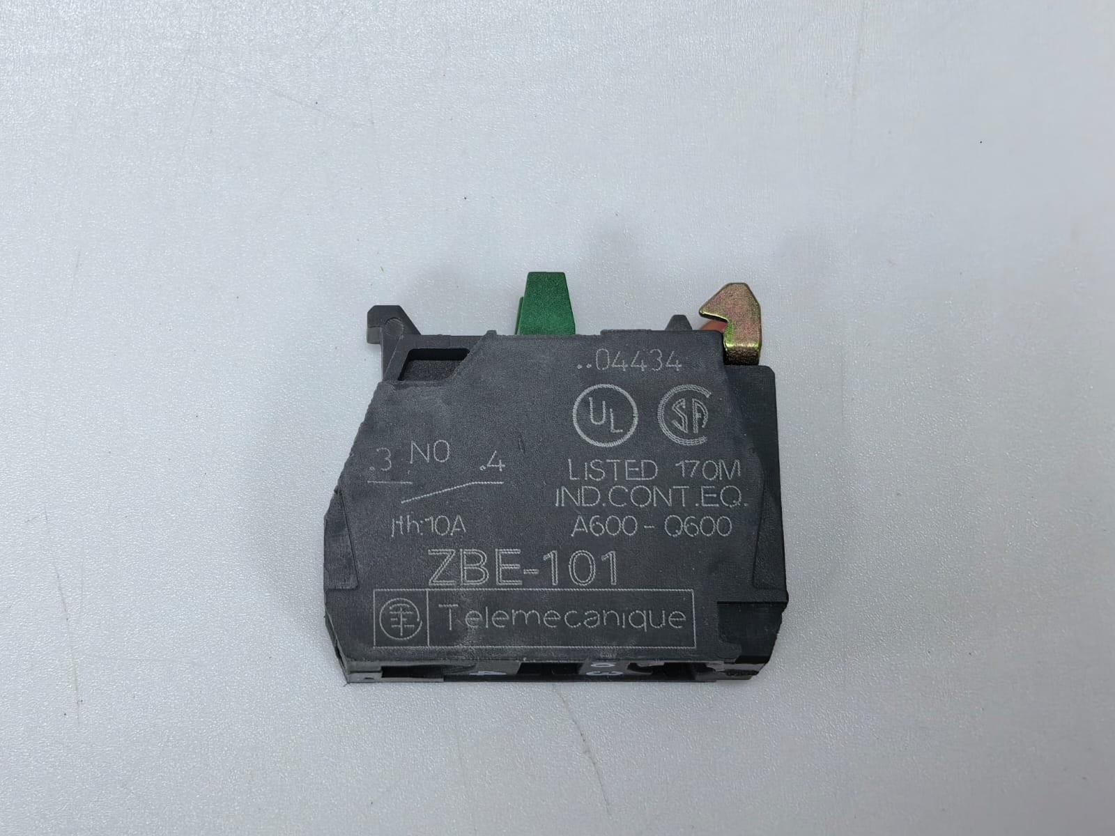 Schneider Electric ZBE-101 PCS TELEMECANIQUE ZBE-101 SINGLE CONTACT BLOCK 2