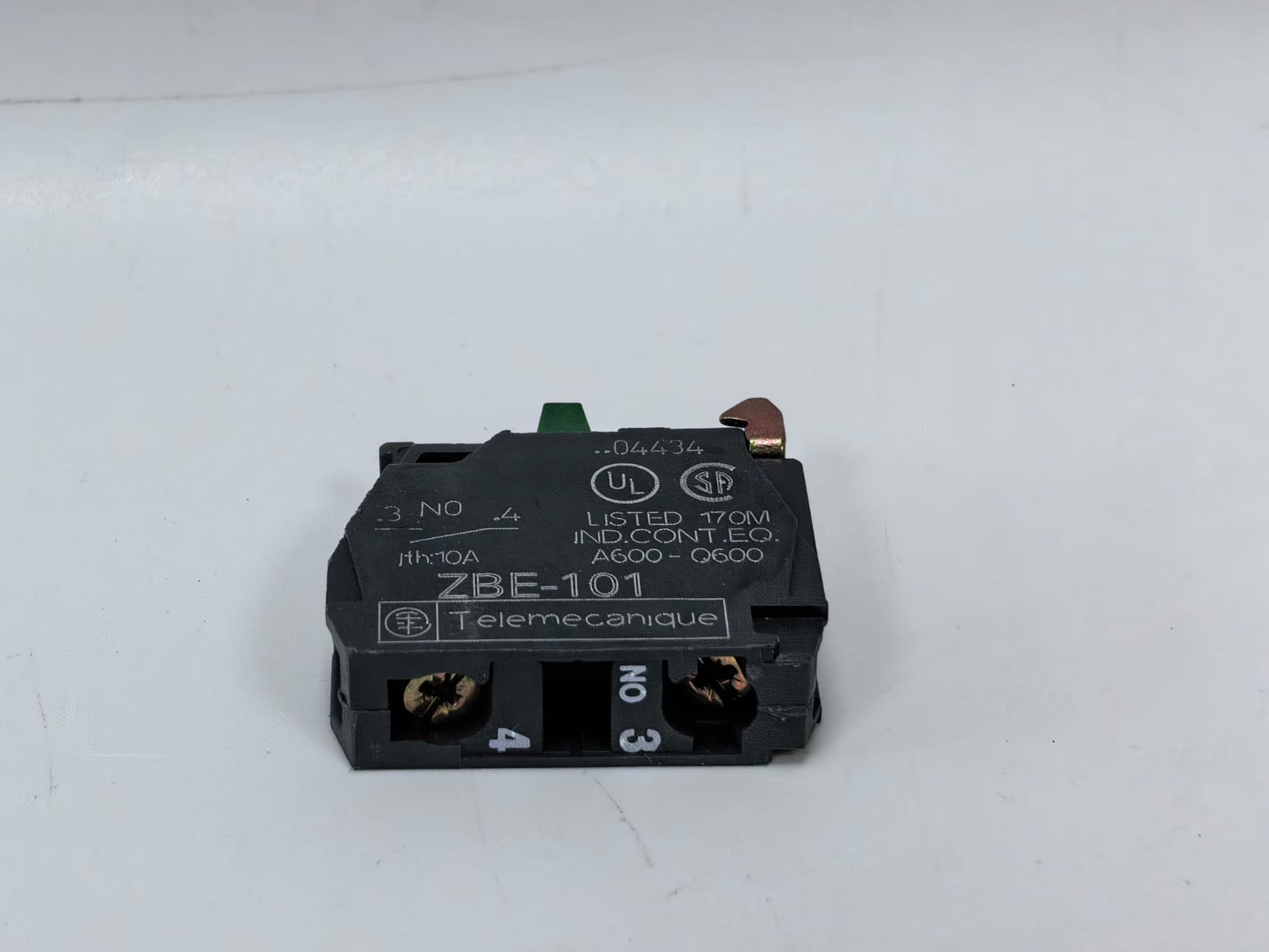 Schneider Electric ZBE-101 PCS TELEMECANIQUE ZBE-101 SINGLE CONTACT BLOCK 4