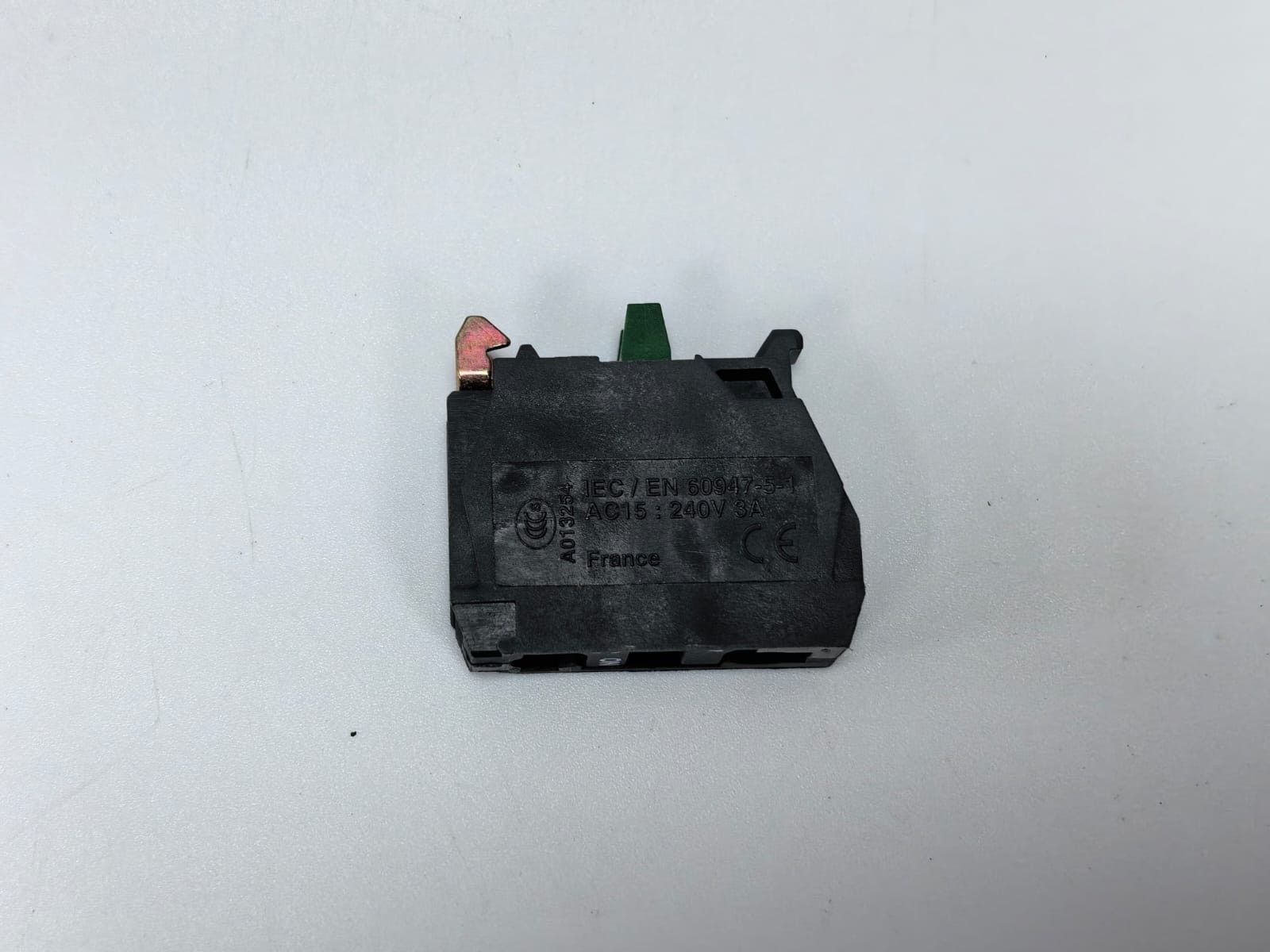 Schneider Electric ZBE-101 PCS TELEMECANIQUE ZBE-101 SINGLE CONTACT BLOCK 5
