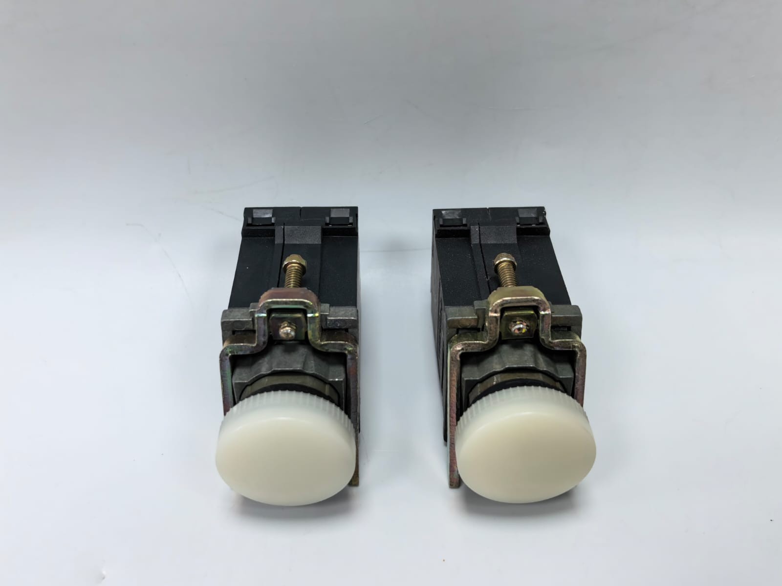 Schneider Electric XB4 BV8B1 PCS TELEMECANIQUE XB4 BV8B1 WHITE INDICATOR LIGHT 7