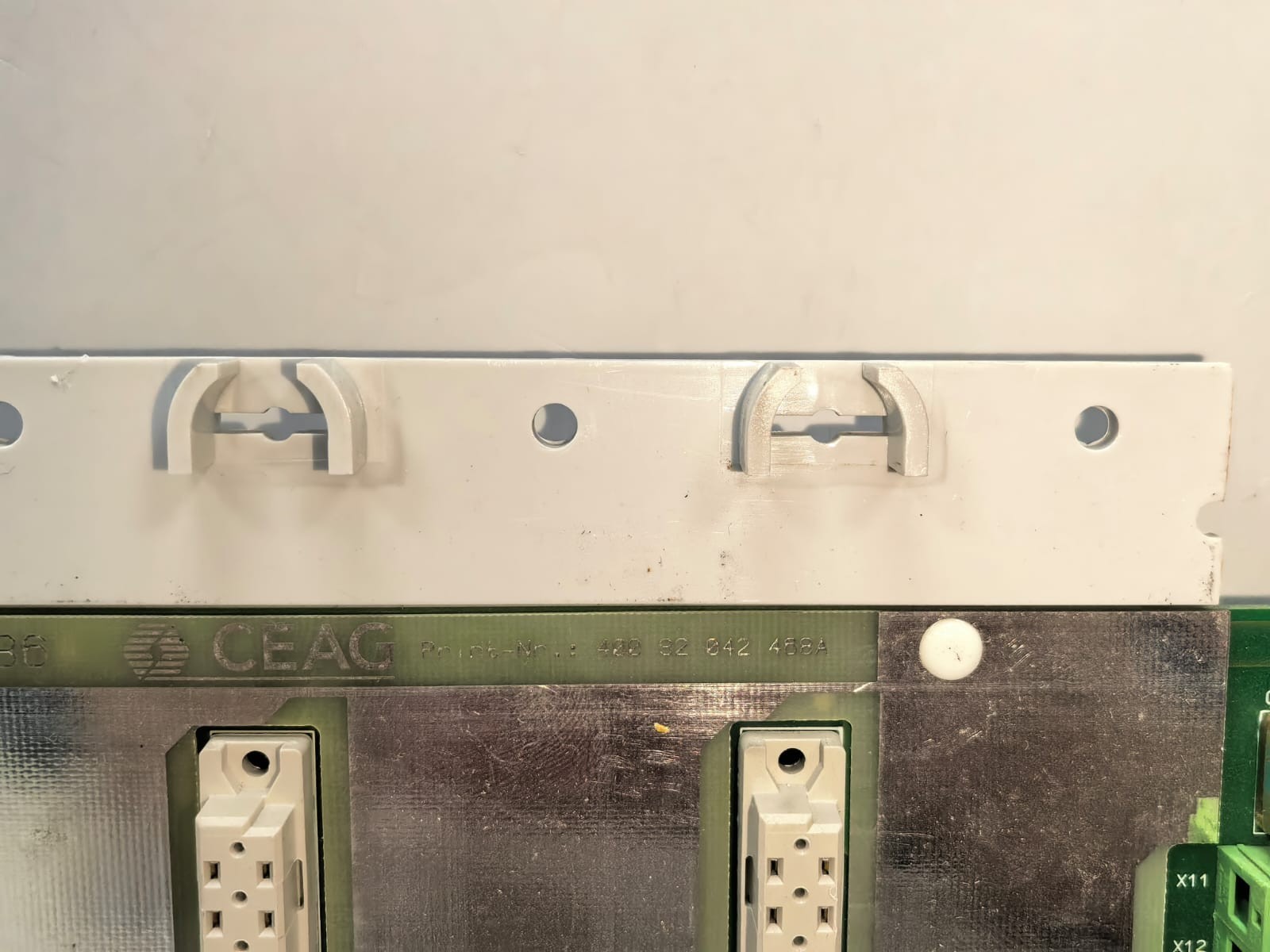 CEAG 400 71 347 036 /400 32 042 468A CEAG 400 71 347 036 /400 32 042 468A BUS MODULE MOUNTING RACK 3