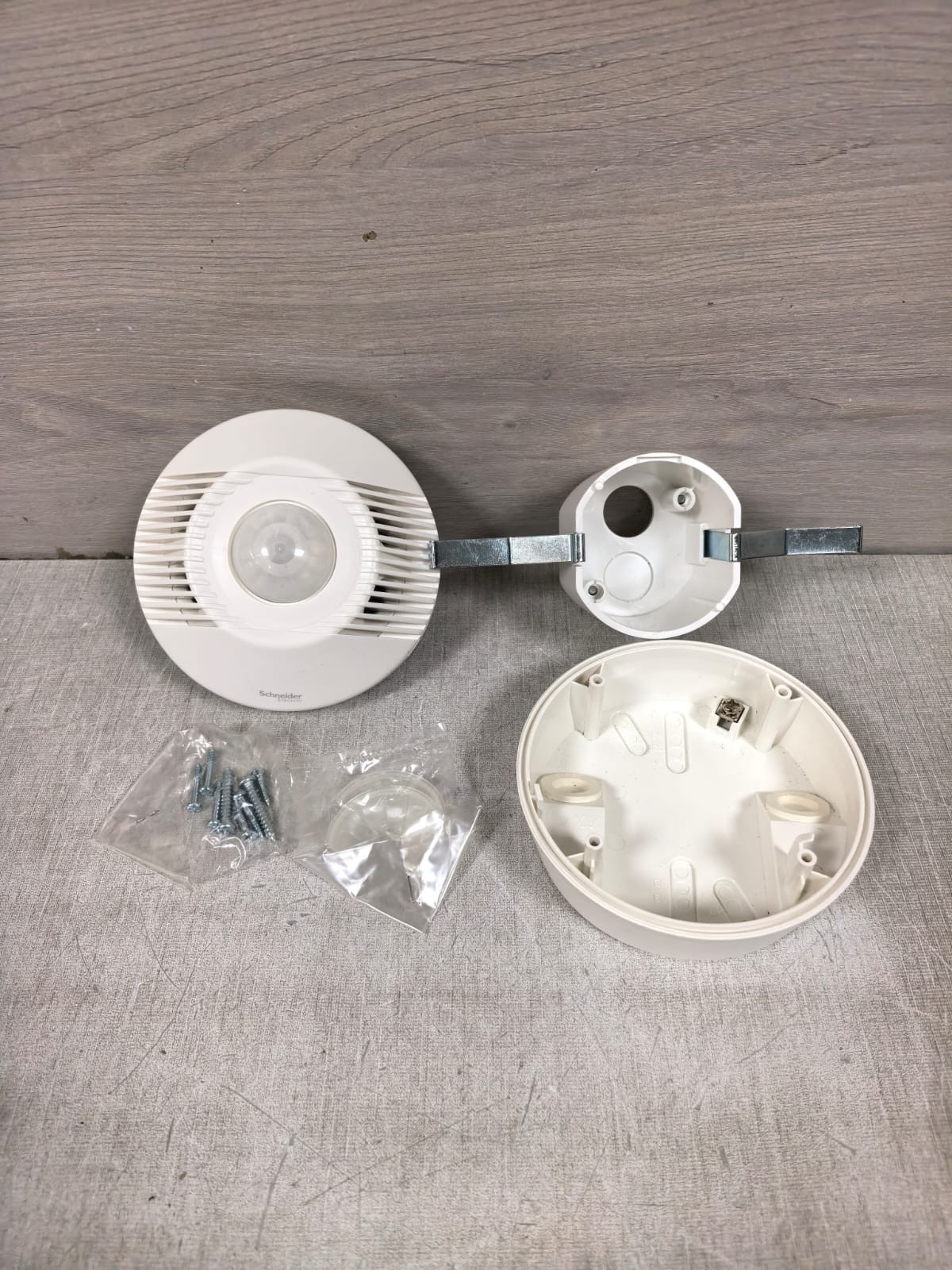 SCHNEIDER ELECTRIC ARGUS SAE-UE-MS-CU-WE SINGLE-LOAD 360° OCCUPANCY SENSOR