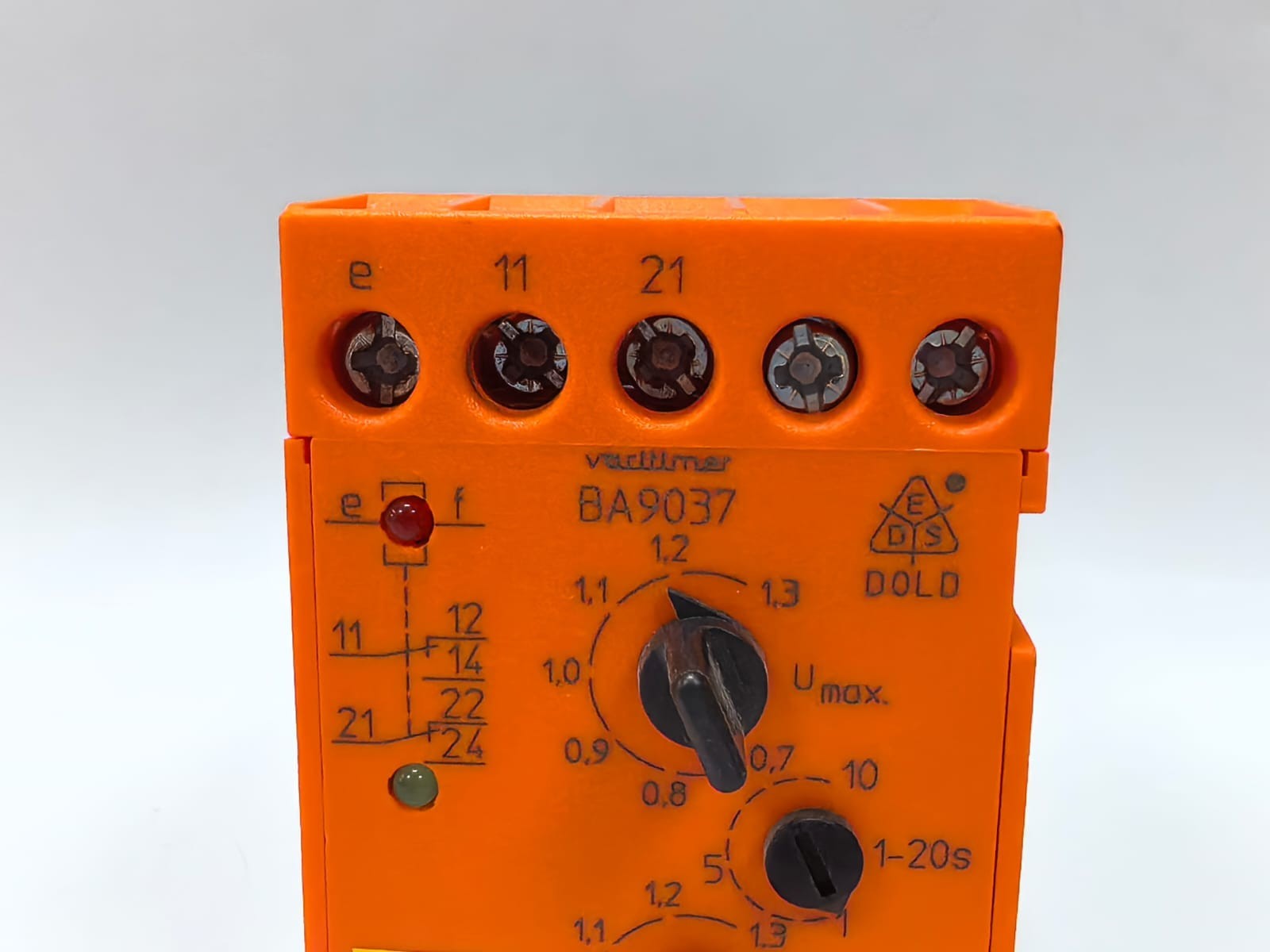 E.DOLD & SOHNE BA9037.12/011 E.DOLD & SOHNE KG BA9037.12/011 VOLTAGE RELAY AC 127V 50/60HZ 2