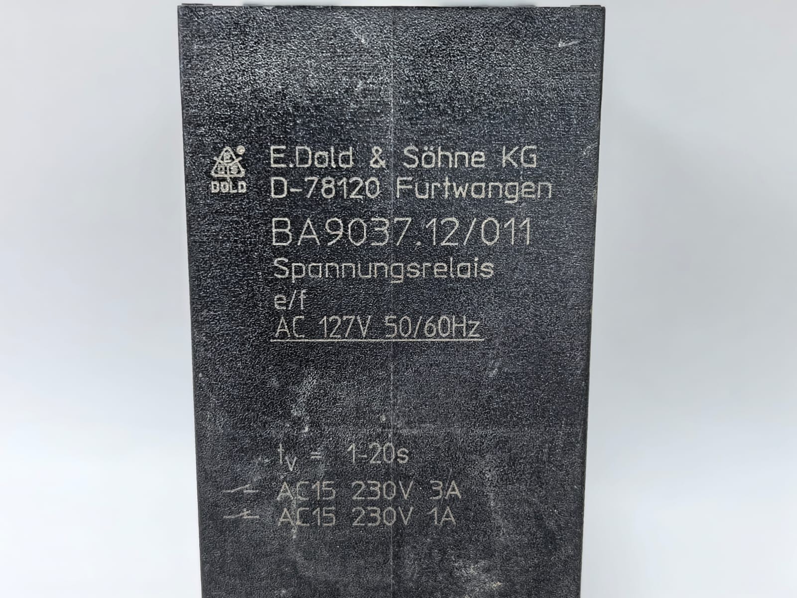 E.DOLD & SOHNE BA9037.12/011 E.DOLD & SOHNE KG BA9037.12/011 VOLTAGE RELAY AC 127V 50/60HZ 3