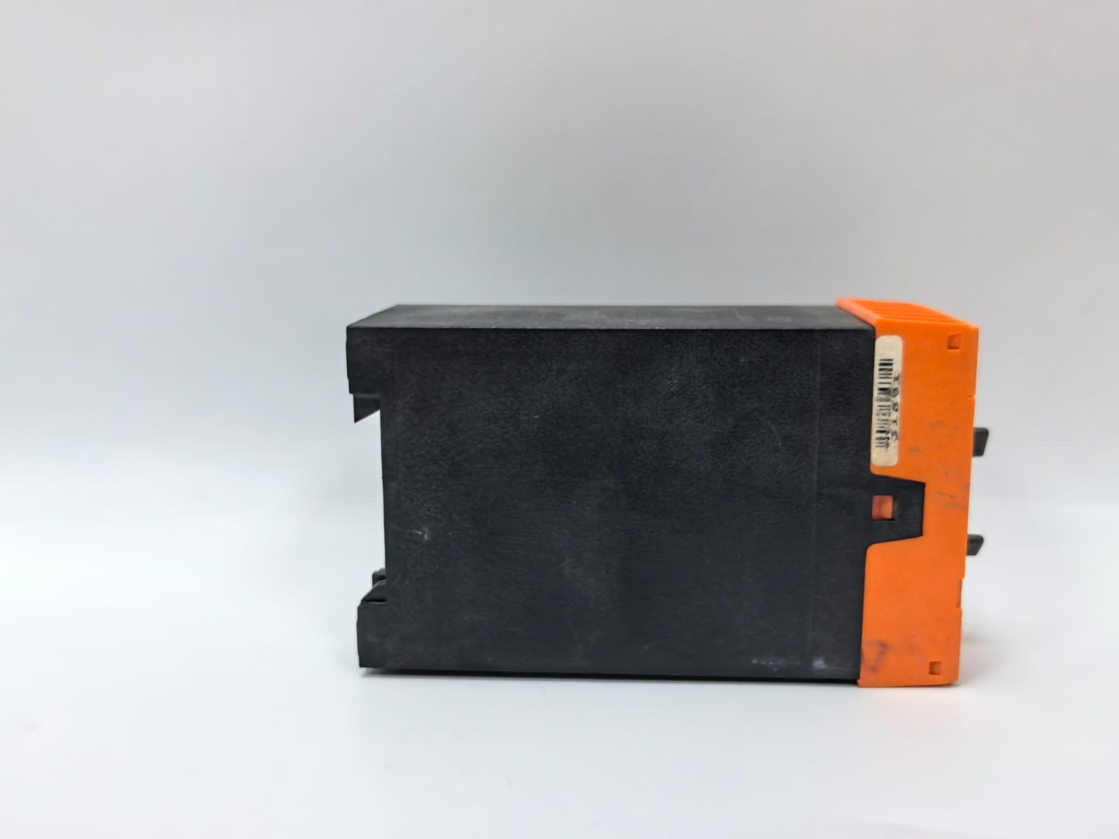 E.DOLD & SOHNE BA9037.12/011 E.DOLD & SOHNE KG BA9037.12/011 VOLTAGE RELAY AC 127V 50/60HZ 6